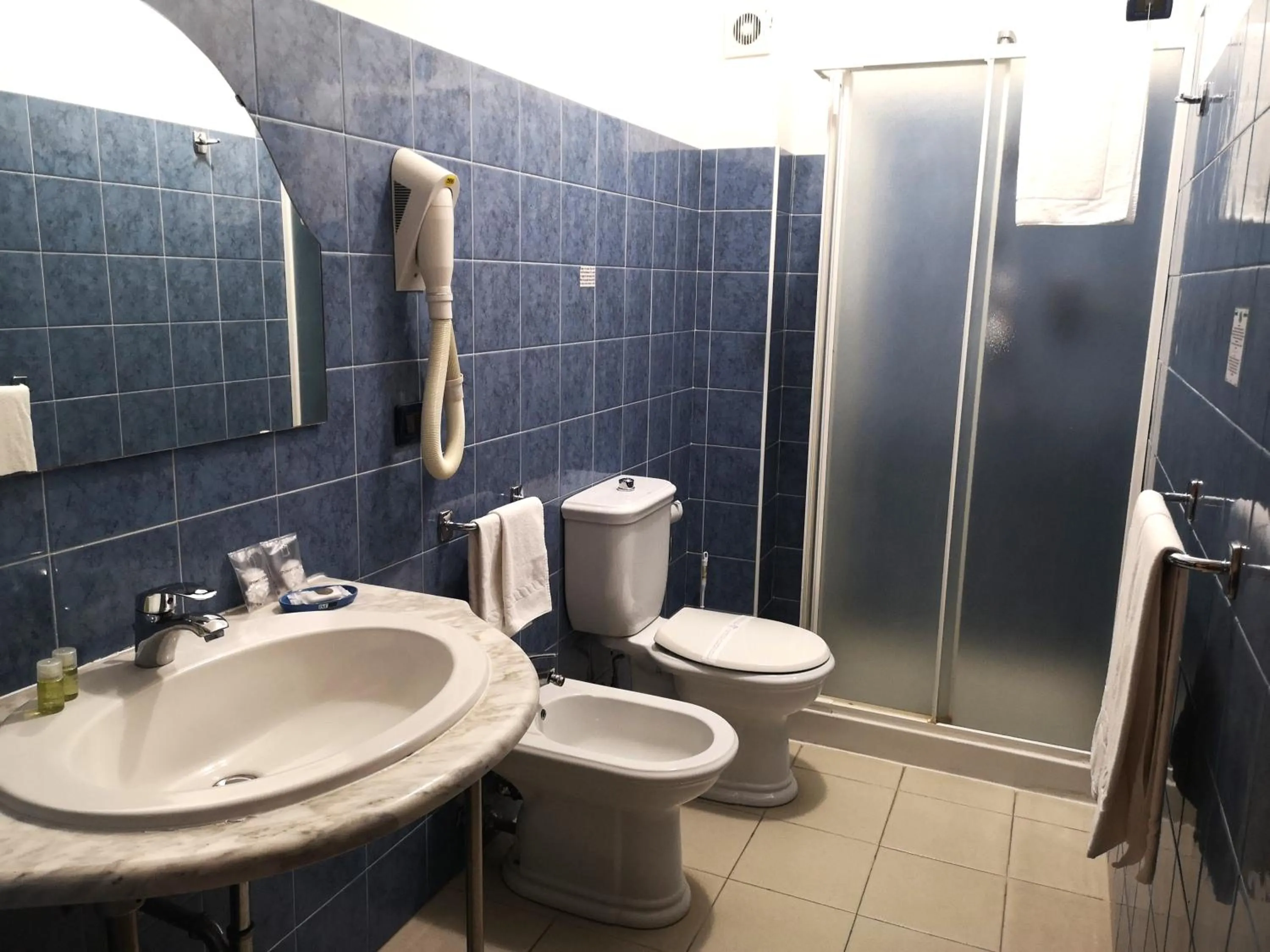 Shower in Oasi Park Hotel