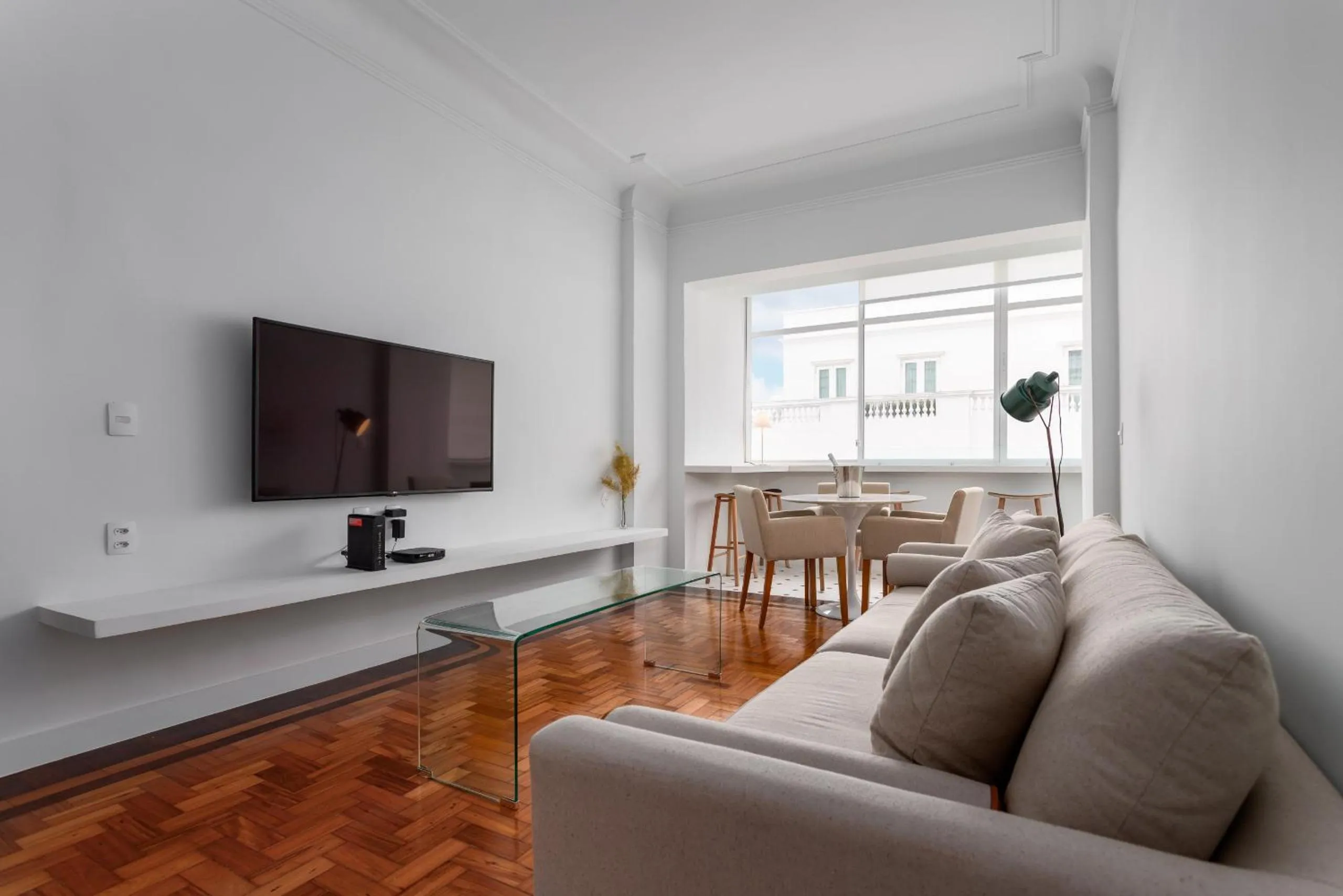 Communal lounge/ TV room in Vista para praia de Copacabana - RD1003 Z4