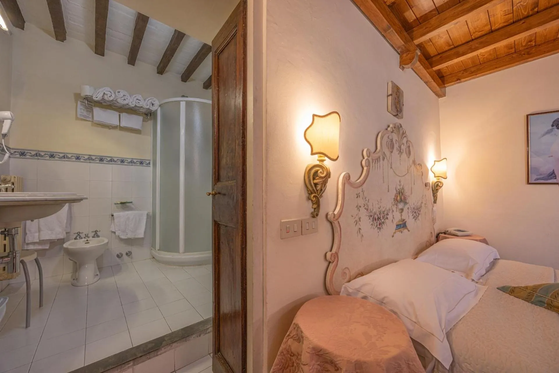 Bathroom, Bed in Hotel San Michele