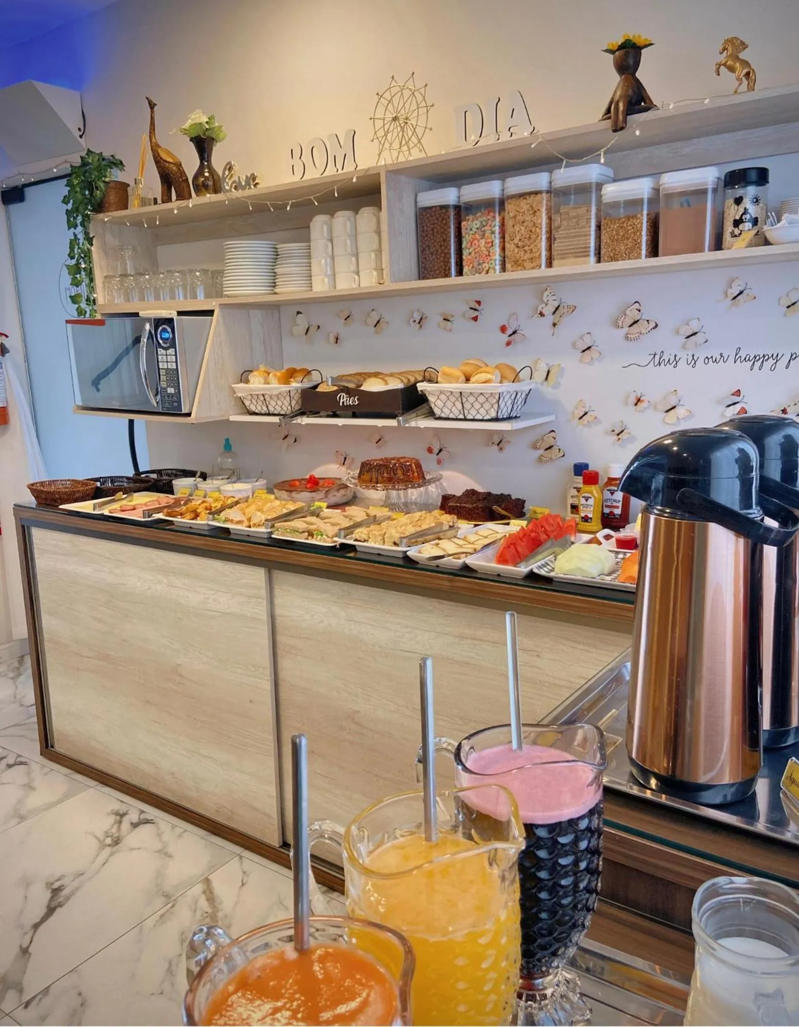 Buffet breakfast in Pousada Villa Vantino