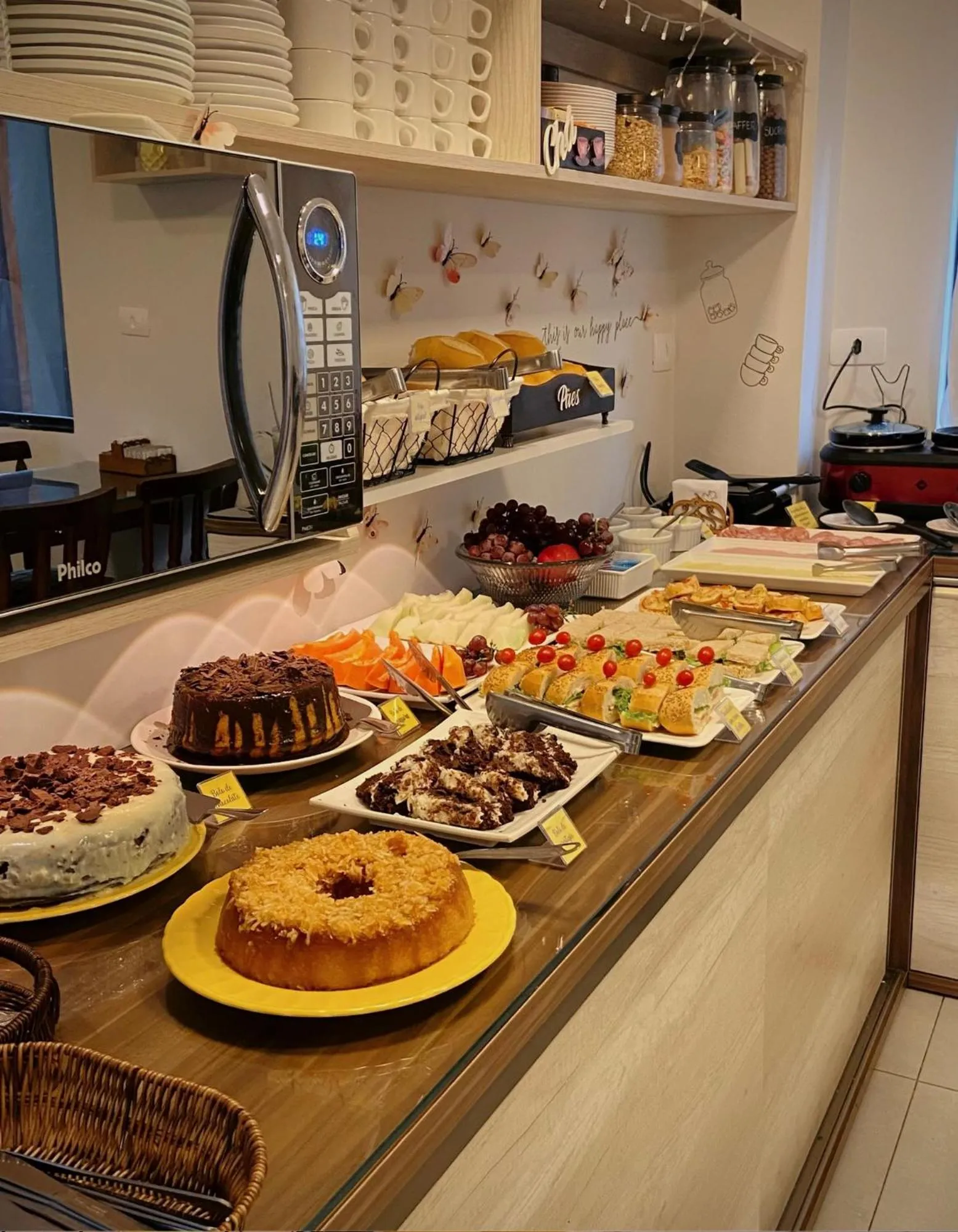 Buffet breakfast in Pousada Villa Vantino