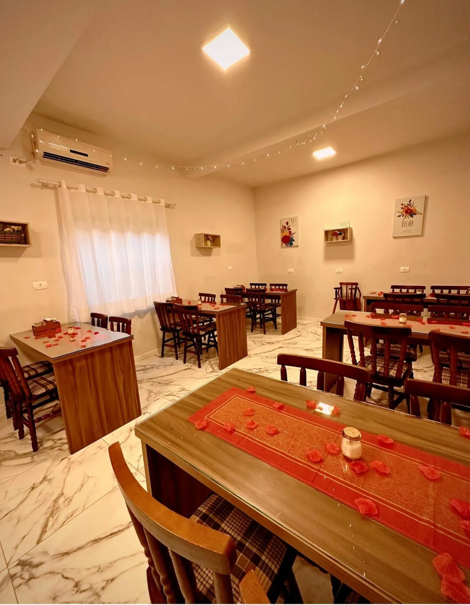 Buffet breakfast in Pousada Villa Vantino