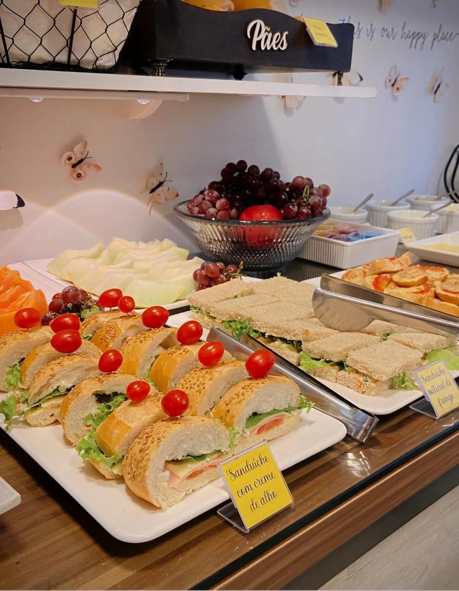 Buffet breakfast in Pousada Villa Vantino