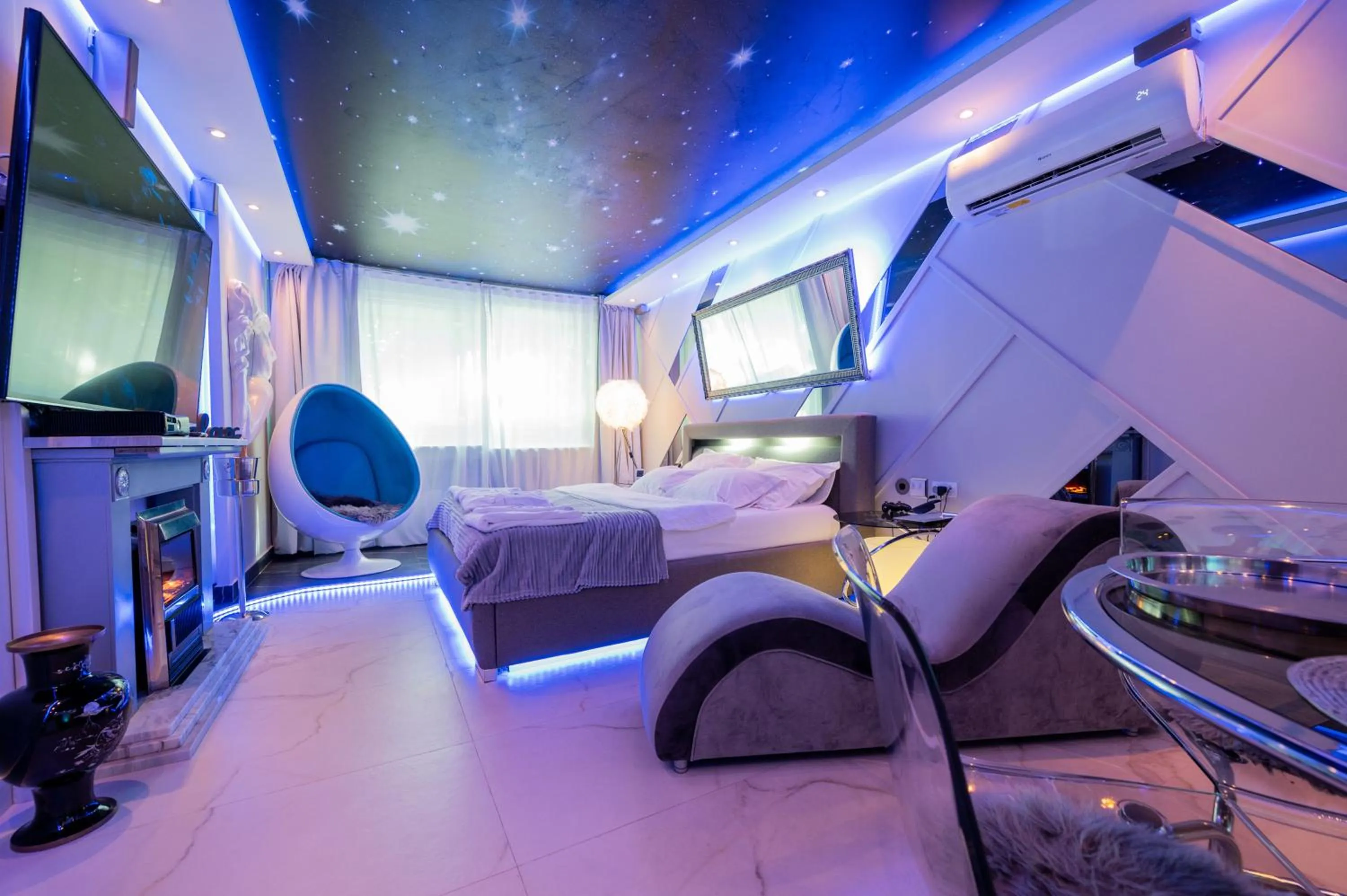 Photo of the whole room, Bed in Aurora Lux Spa Smart apartments