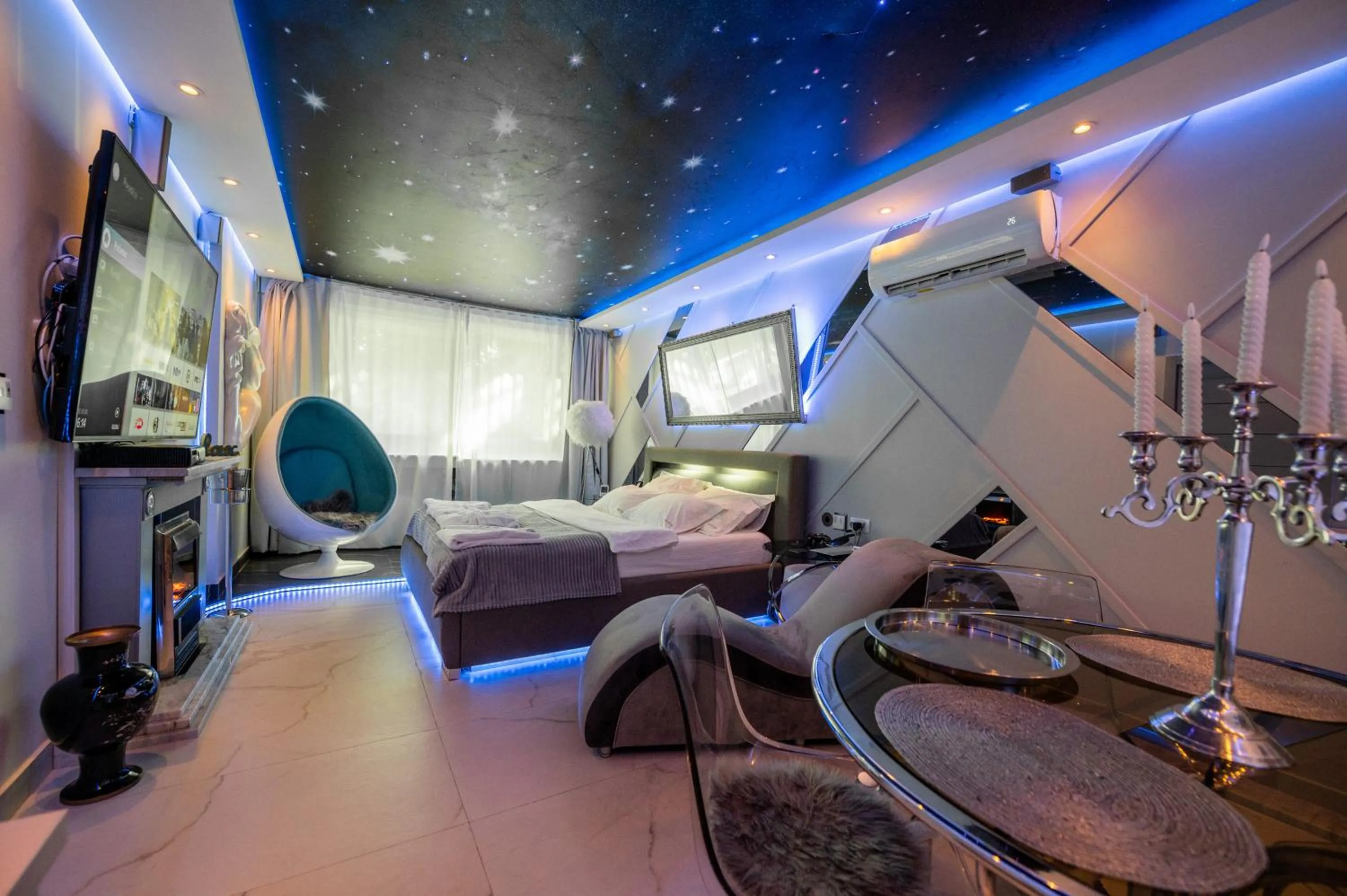 Photo of the whole room, Bed in Aurora Lux Spa Smart apartments