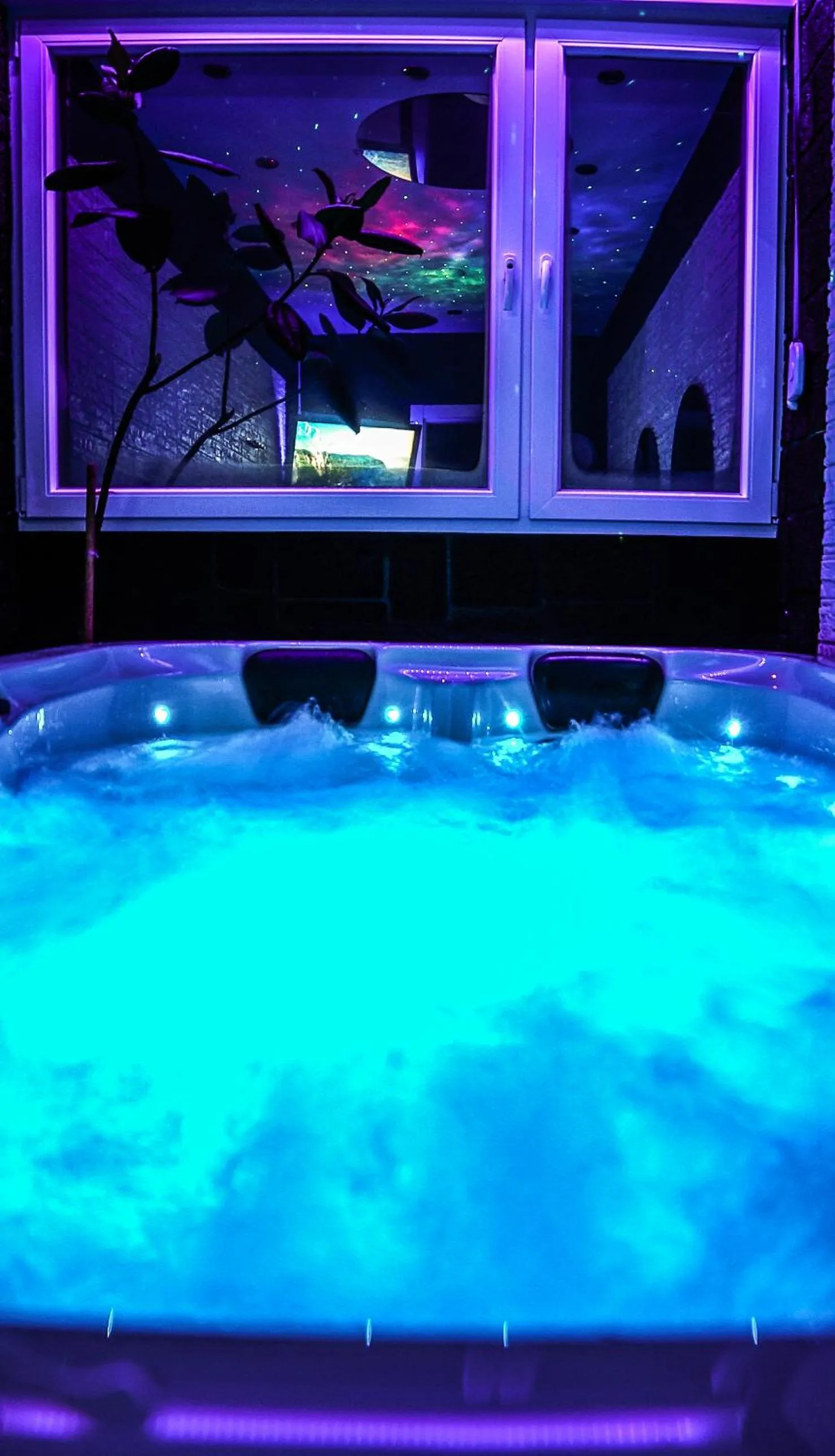 Hot Tub in Aurora Lux Spa Smart apartments