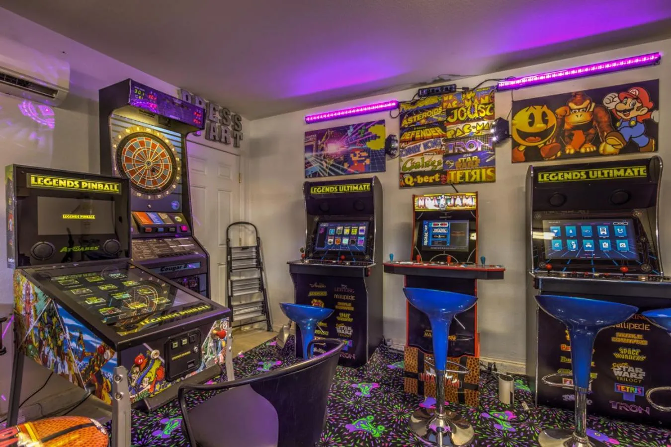 Family Fun for Everyone in Las Vegas- 4 Bedrooms, Billiards, Game Room