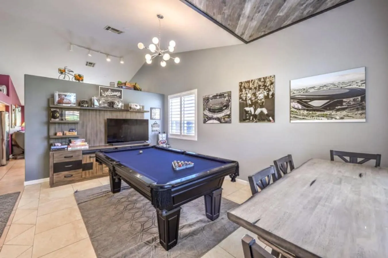 Family Fun for Everyone in Las Vegas- 4 Bedrooms, Billiards, Game Room