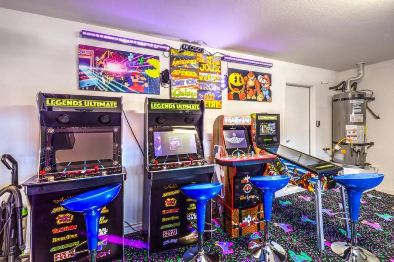 Family Fun for Everyone in Las Vegas- 4 Bedrooms, Billiards, Game Room