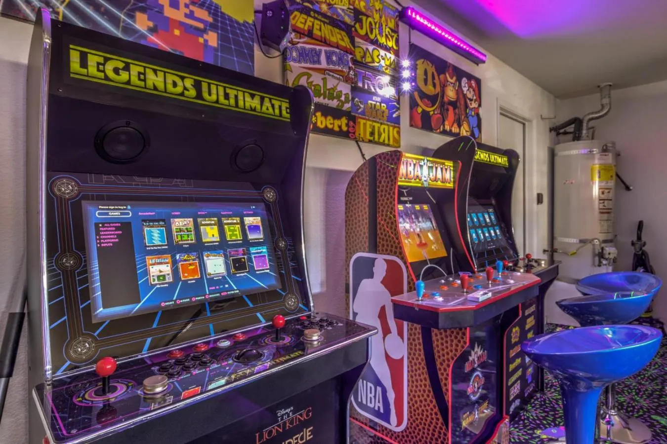 Family Fun for Everyone in Las Vegas- 4 Bedrooms, Billiards, Game Room