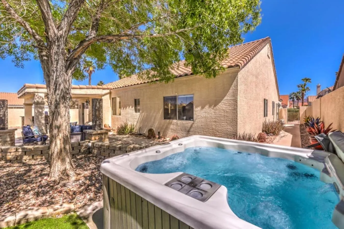Family Fun for Everyone in Las Vegas- 4 Bedrooms, Billiards, Game Room