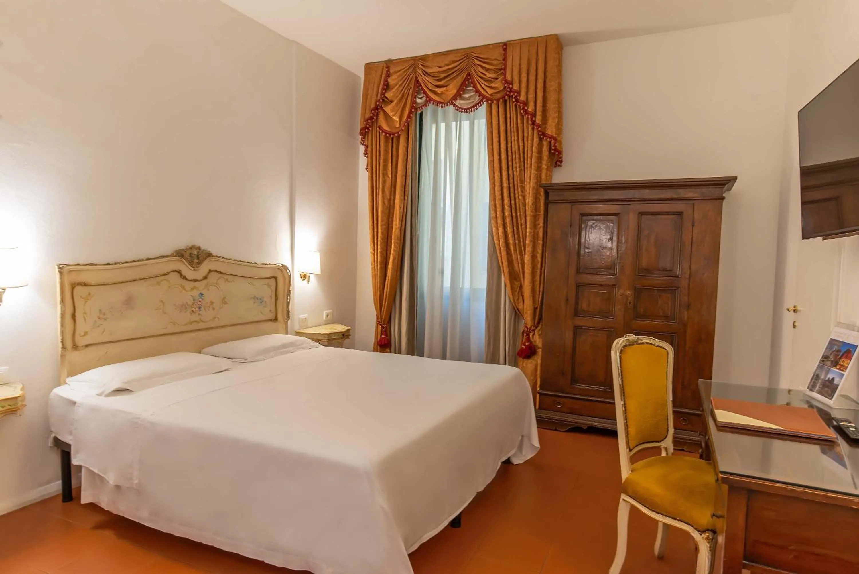Bedroom, Bed in Hotel Machiavelli Palace