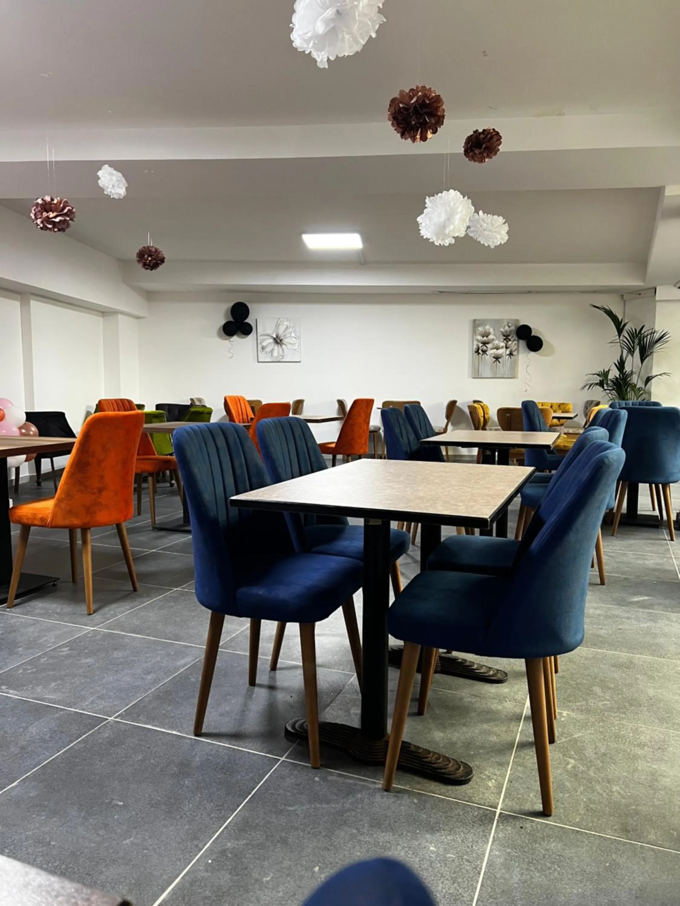 Restaurant/places to eat in Hotel Aviation