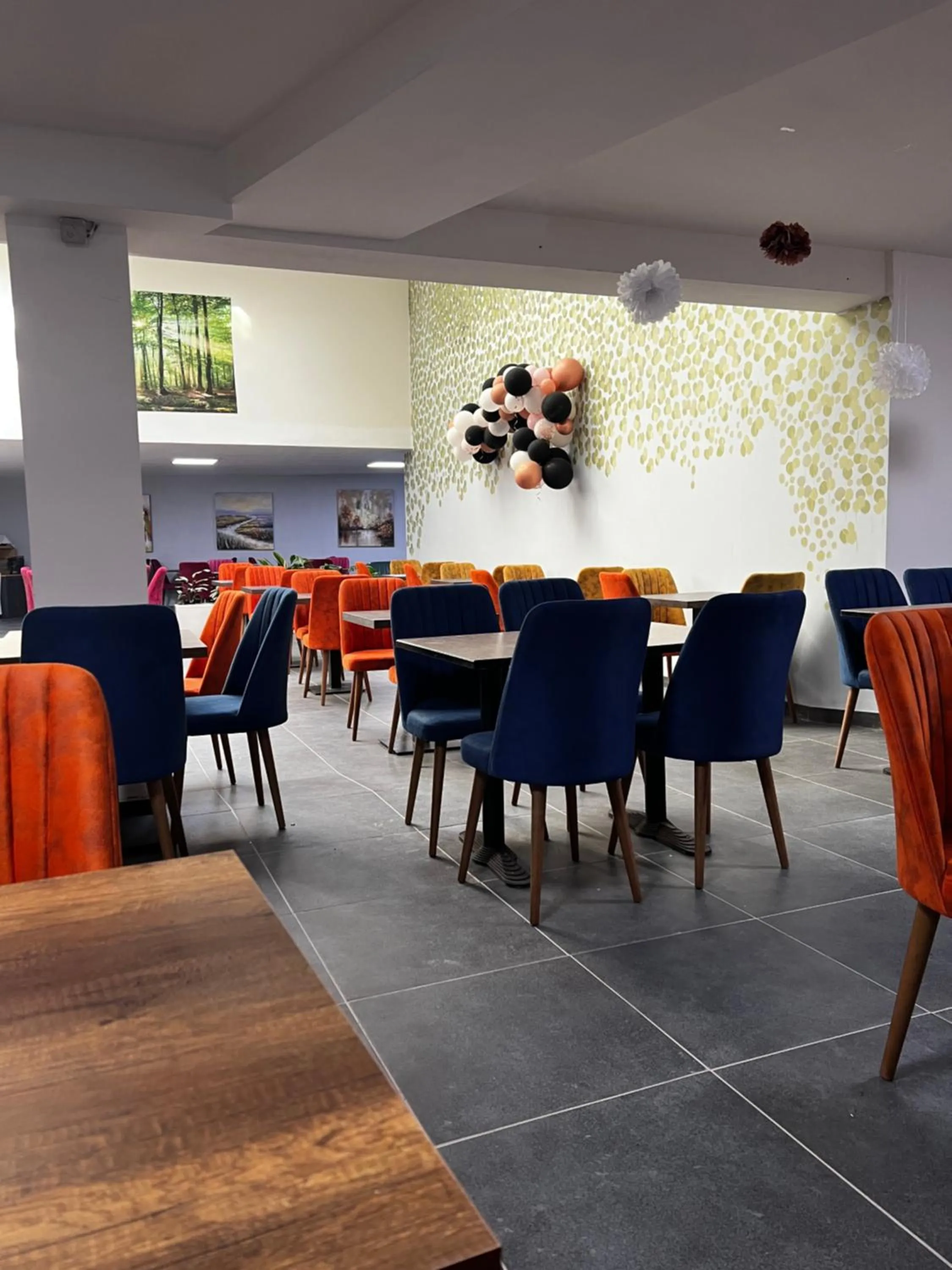 Restaurant/places to eat in Hotel Aviation