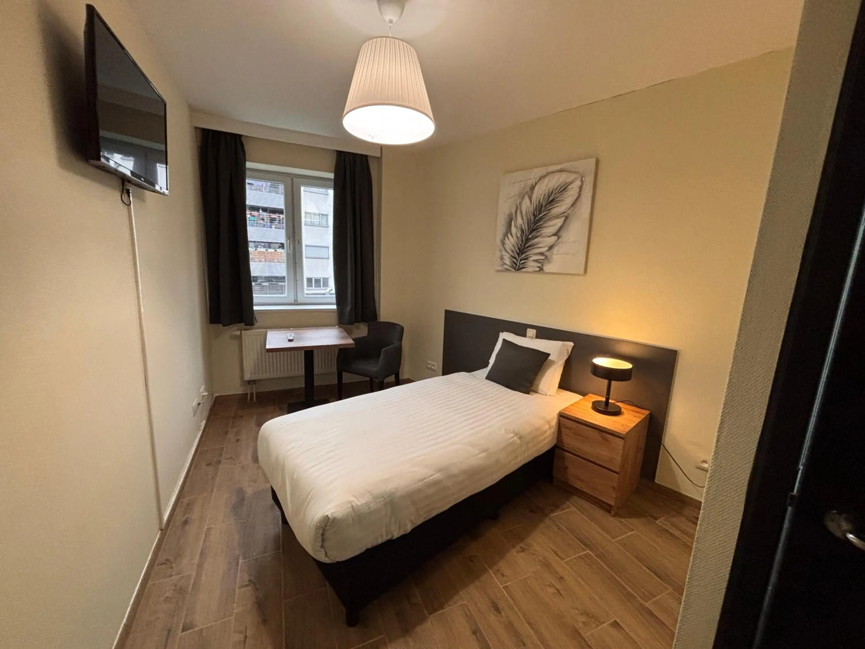 Property building, Bed in Hotel Aviation