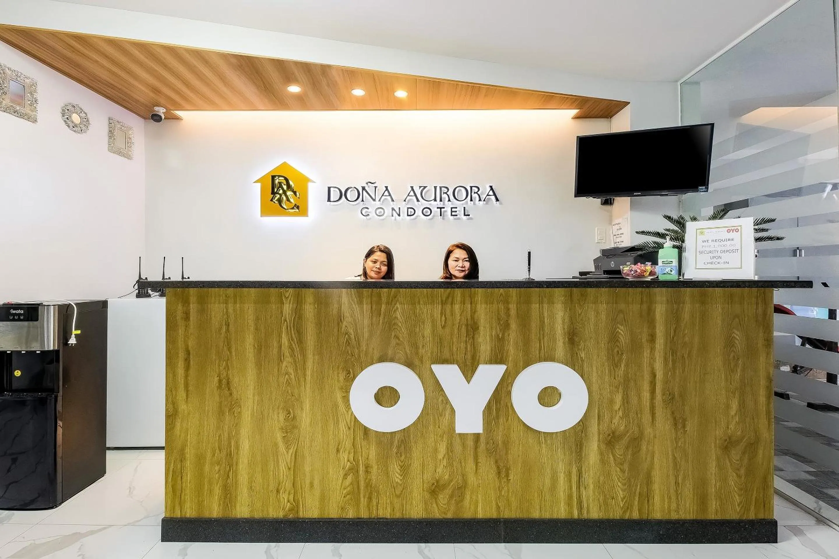 Lobby or reception in OYO 848 Dona Aurora Condotel