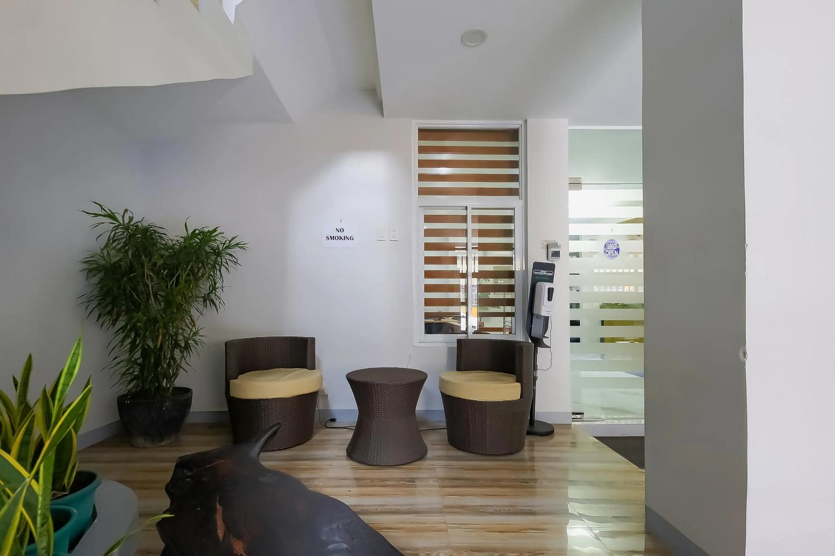 Lobby or reception in OYO 848 Dona Aurora Condotel