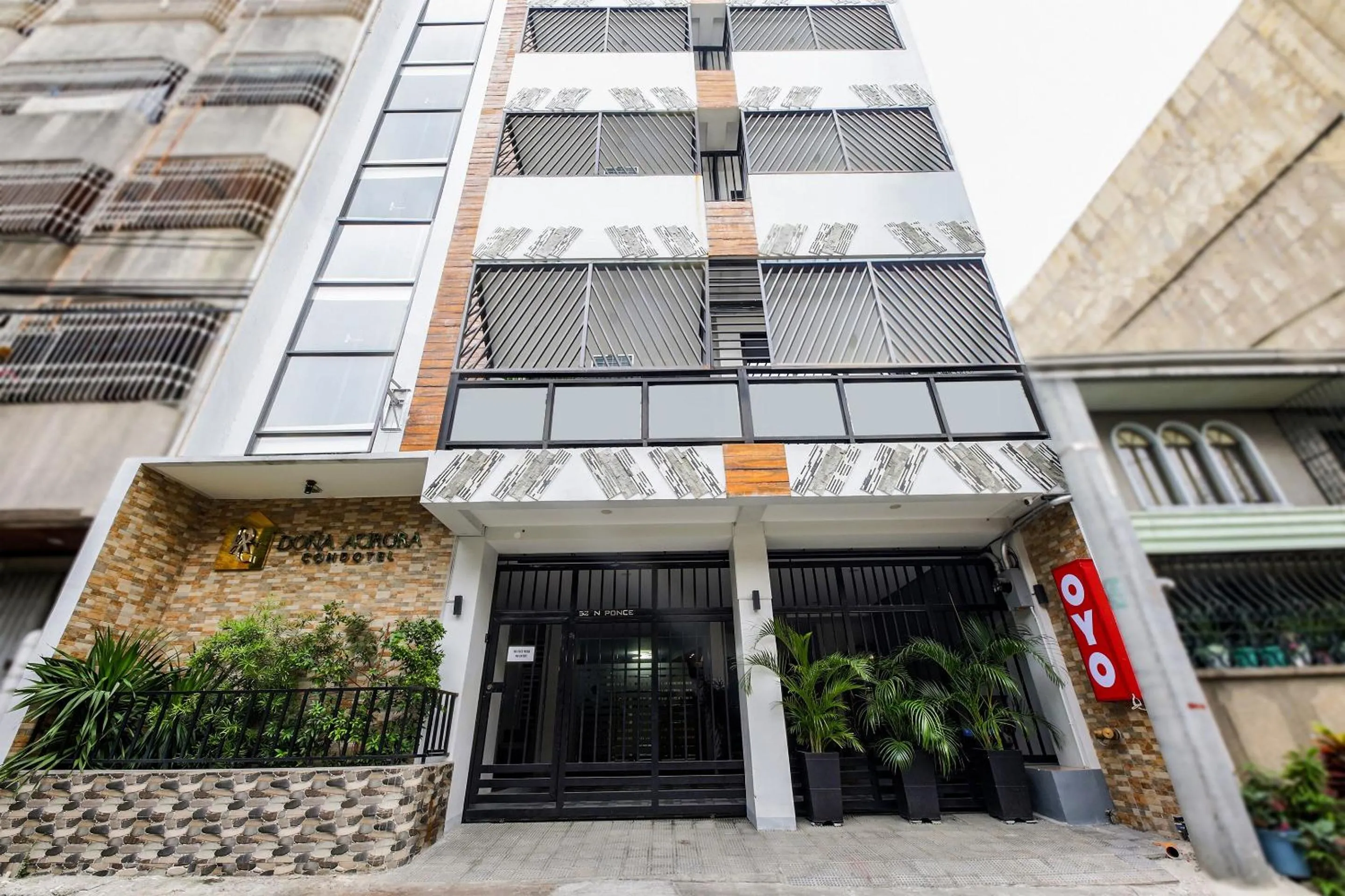 Facade/entrance in OYO 848 Dona Aurora Condotel