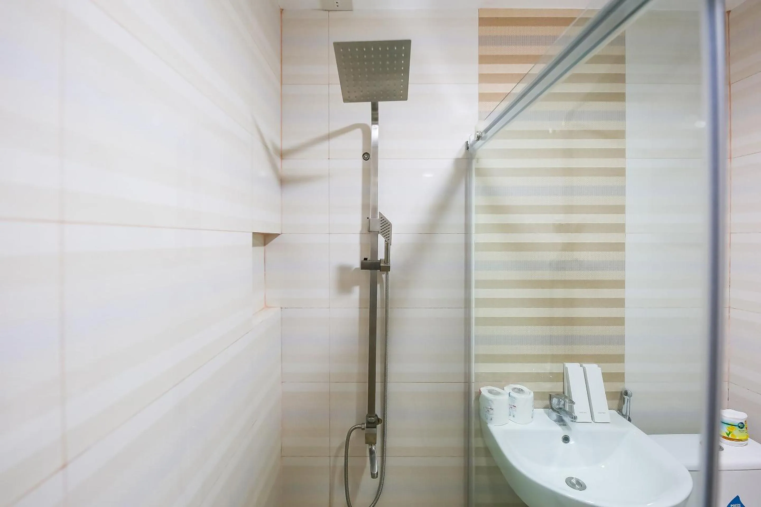 Bathroom in OYO 848 Dona Aurora Condotel