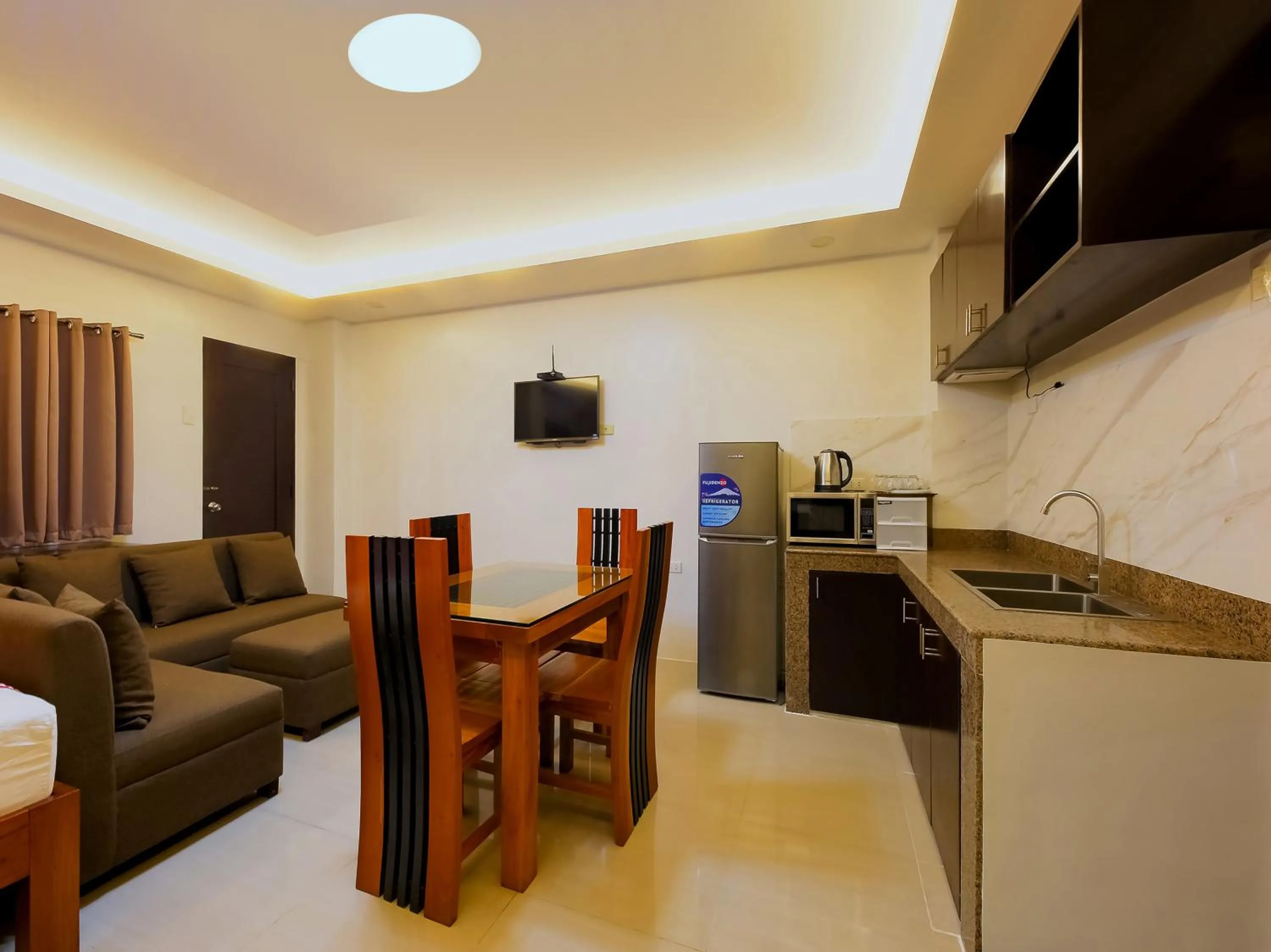 Suite Family in OYO 848 Dona Aurora Condotel