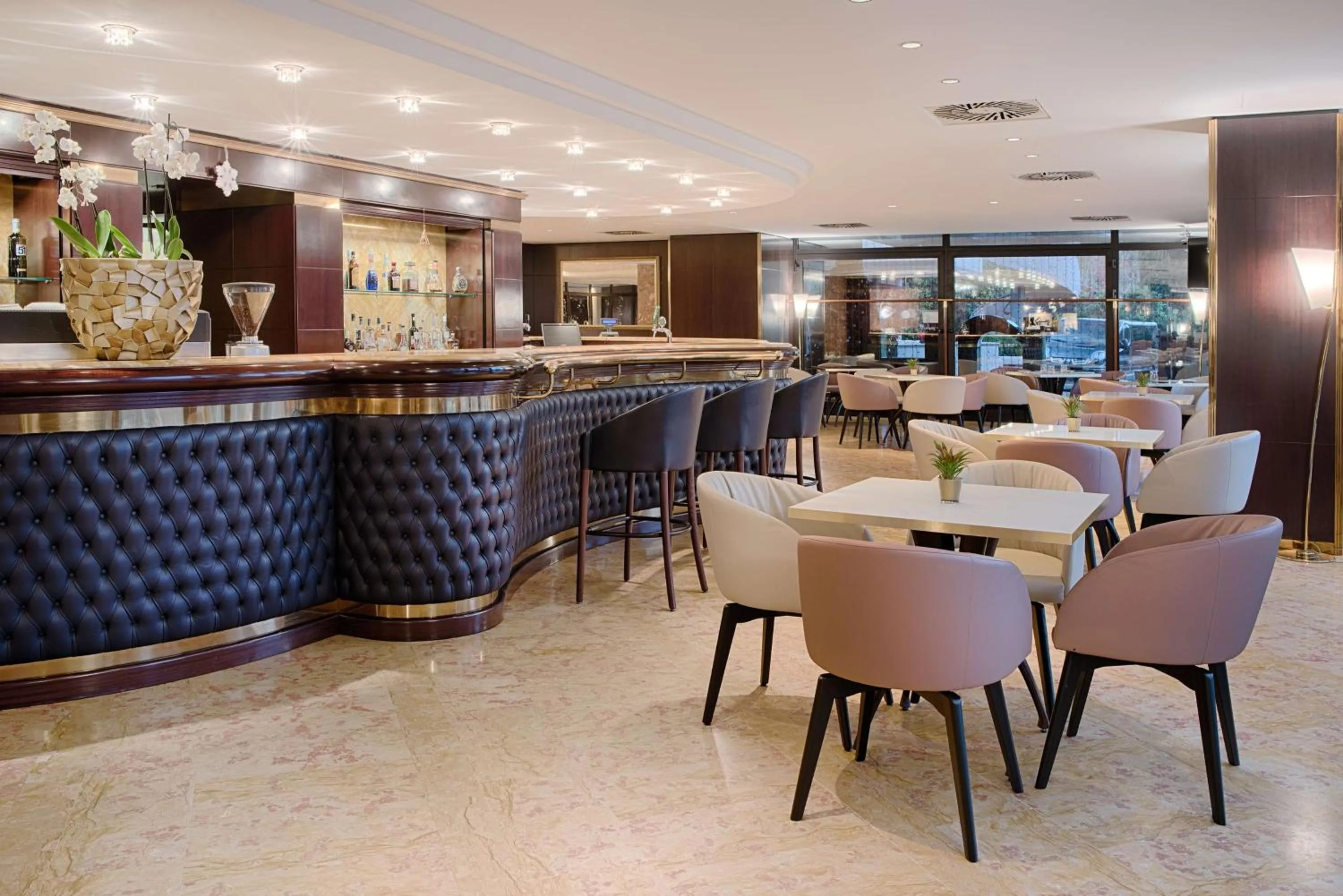 Lounge or bar in NH Roma Villa Carpegna