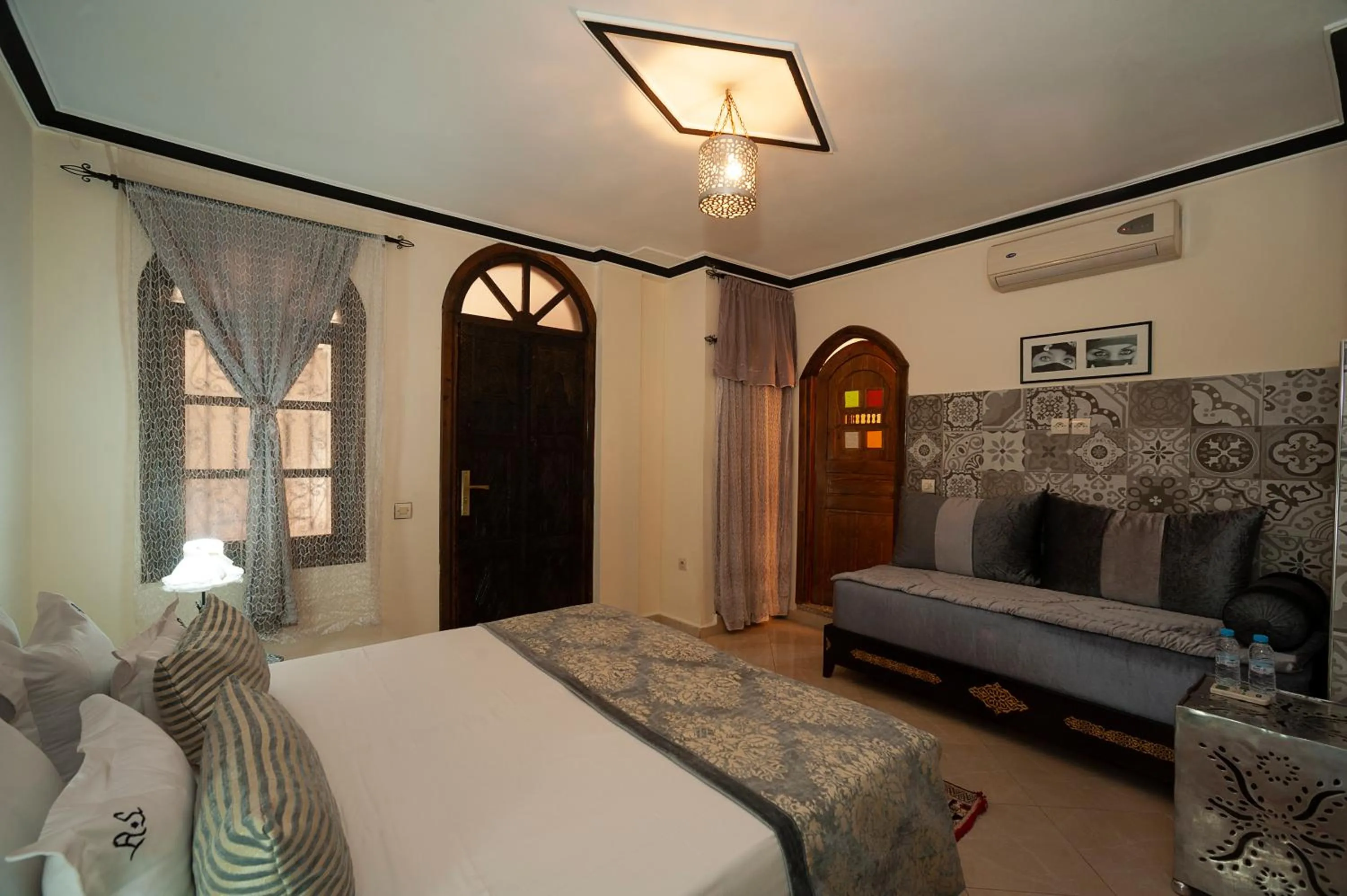 Photo of the whole room, Bed in Riad De La Semaine