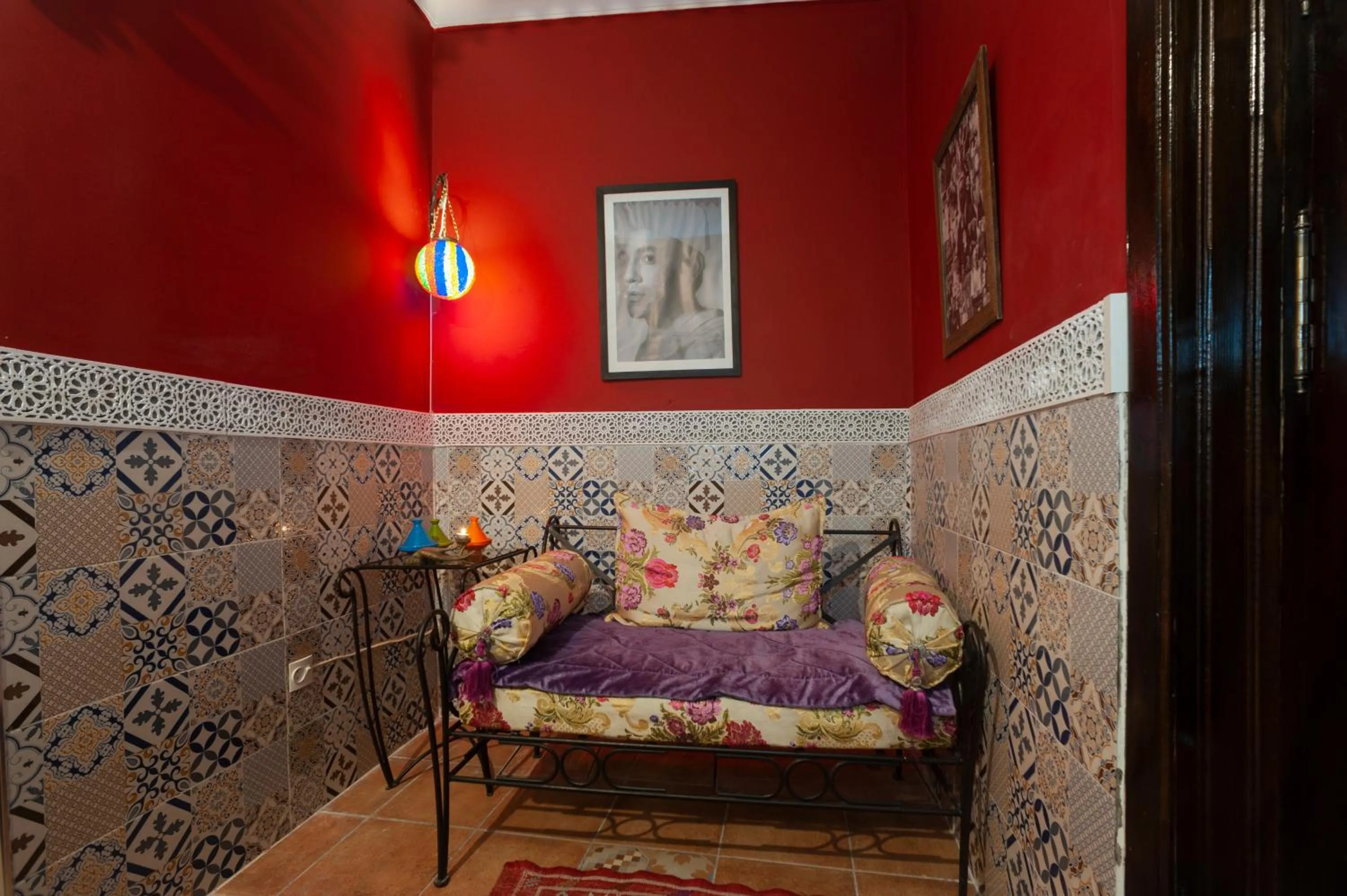 Facade/entrance, Bed in Riad De La Semaine