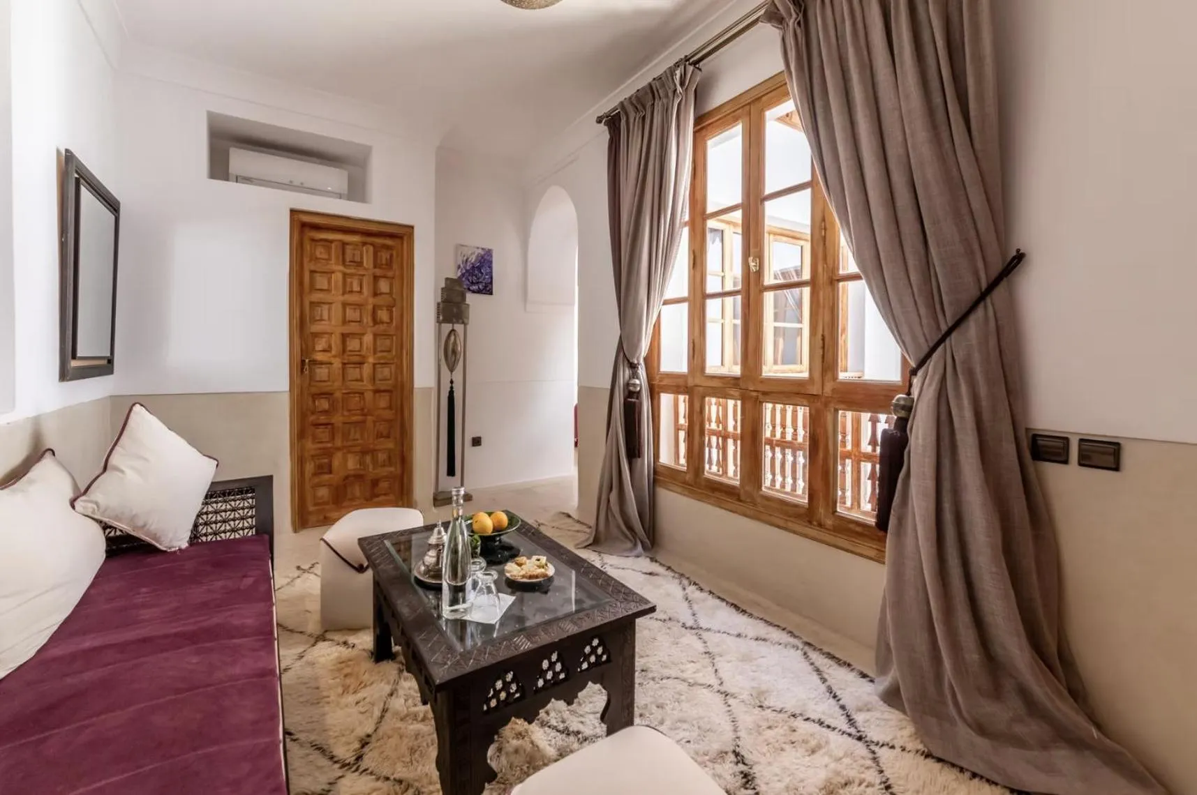 Living room, Bed in Riad Kahena