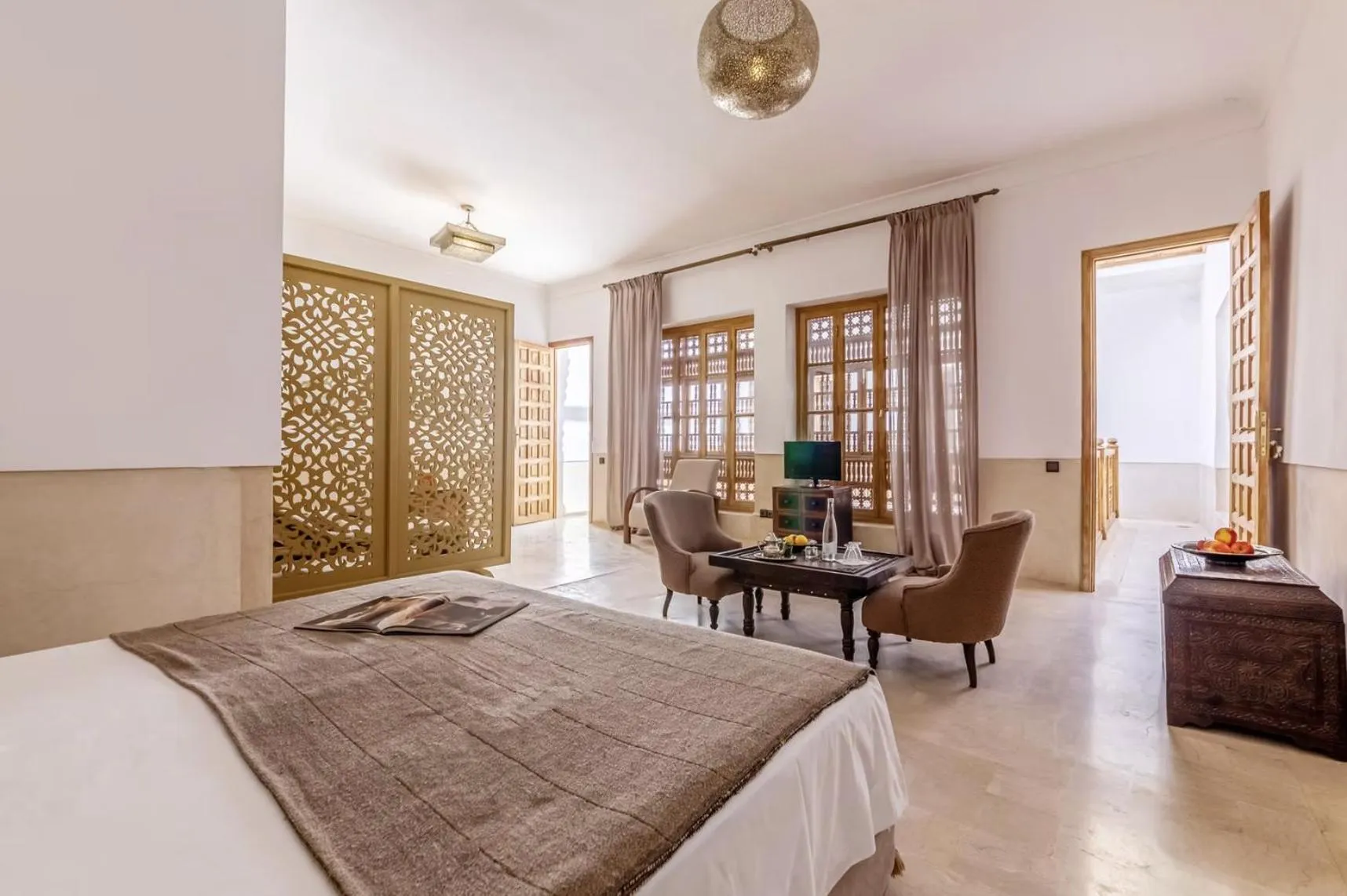 Photo of the whole room, Bed in Riad Kahena