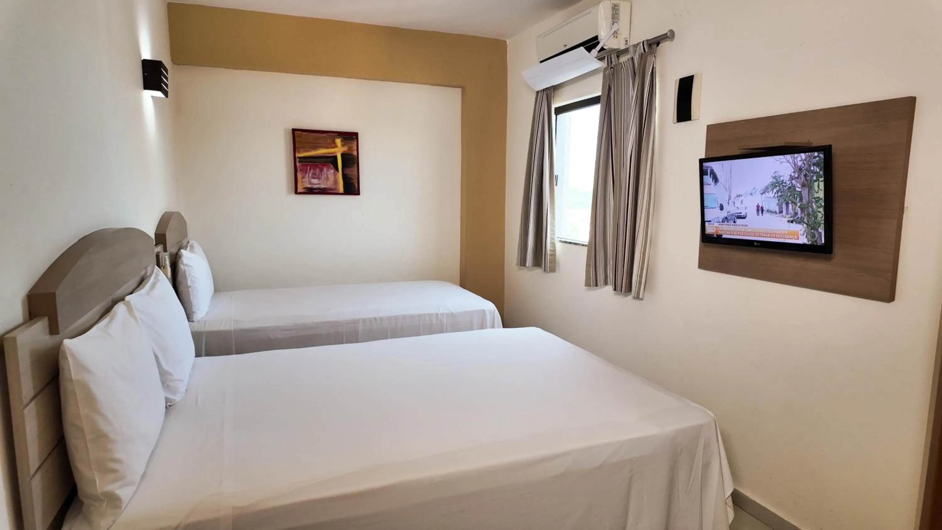 Photo of the whole room, Bed in Larison Executive - by Easy Hotéis