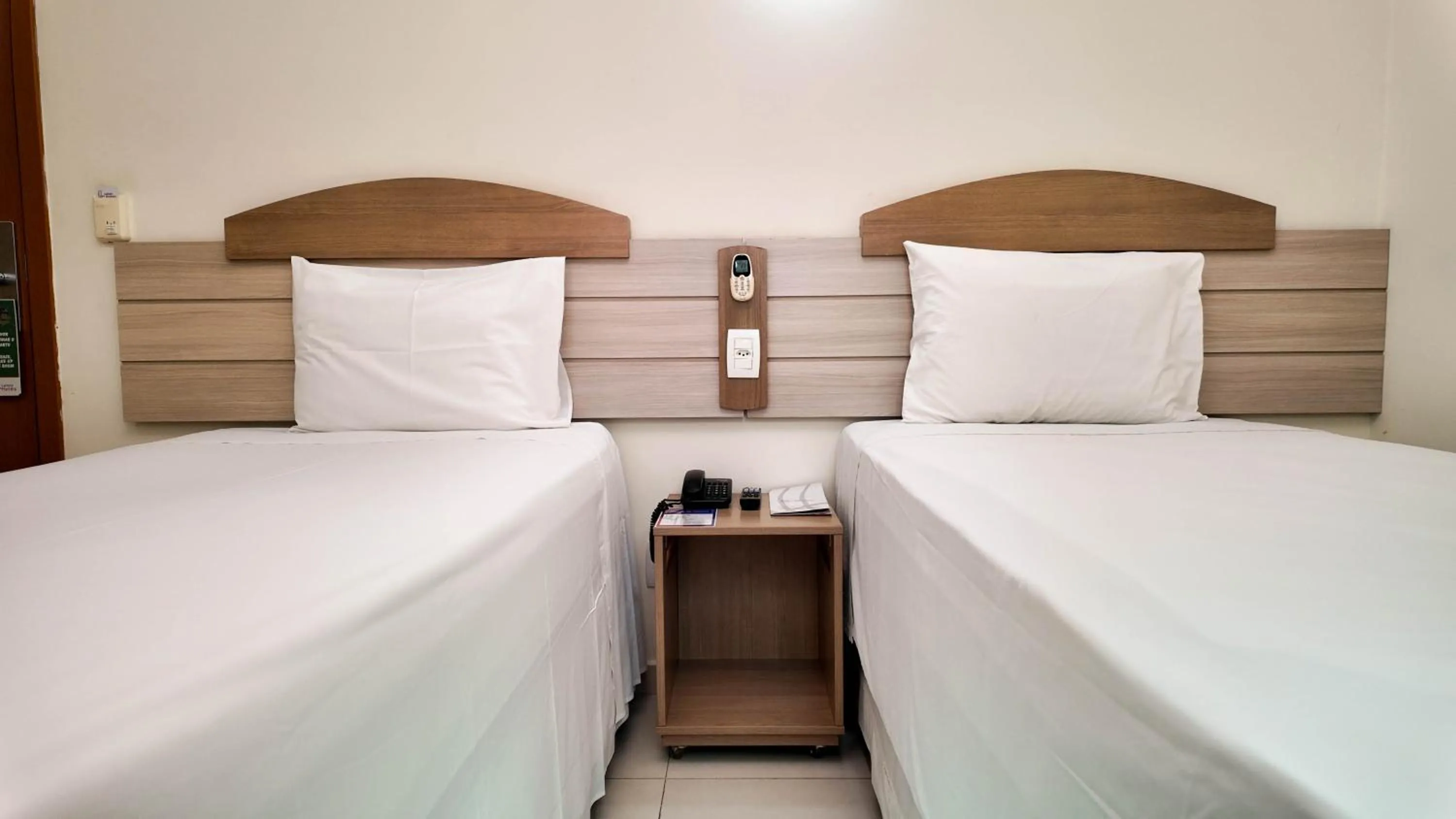 Bed in Larison Executive - by Easy Hotéis