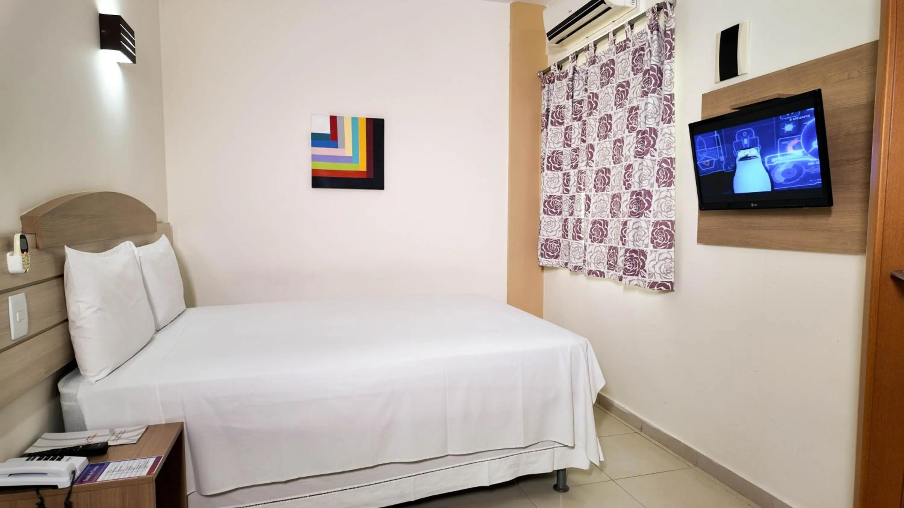 Photo of the whole room, Bed in Larison Executive - by Easy Hotéis