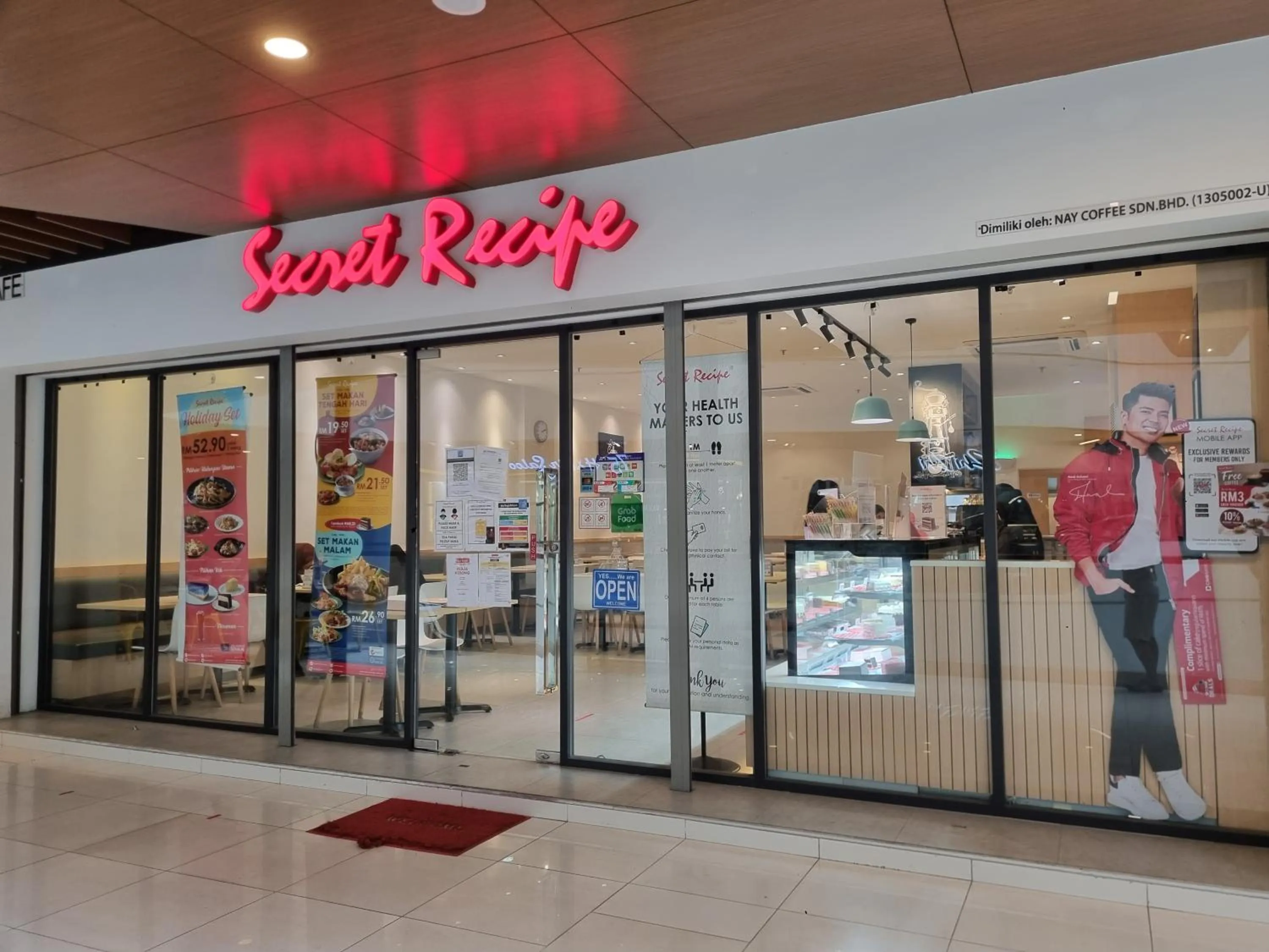 Food and drinks in FREE Parking Revo Aurora I 2Bedroom l 5pax I Pavilion2