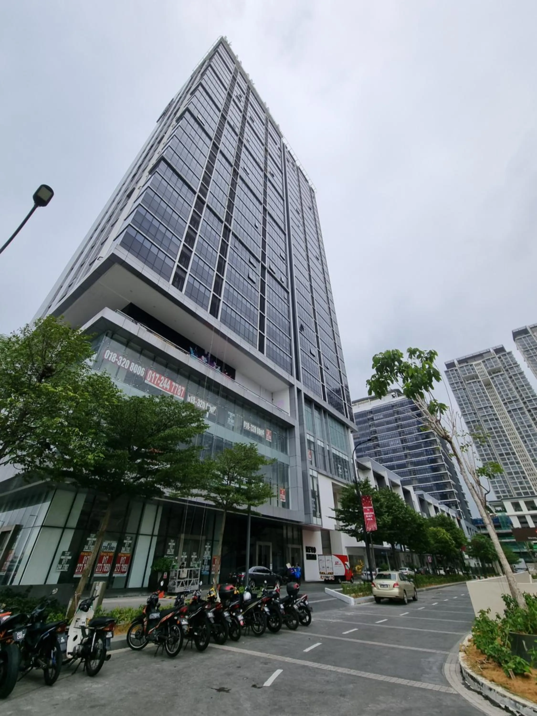 Street view in FREE Parking Revo Aurora I 2Bedroom l 5pax I Pavilion2