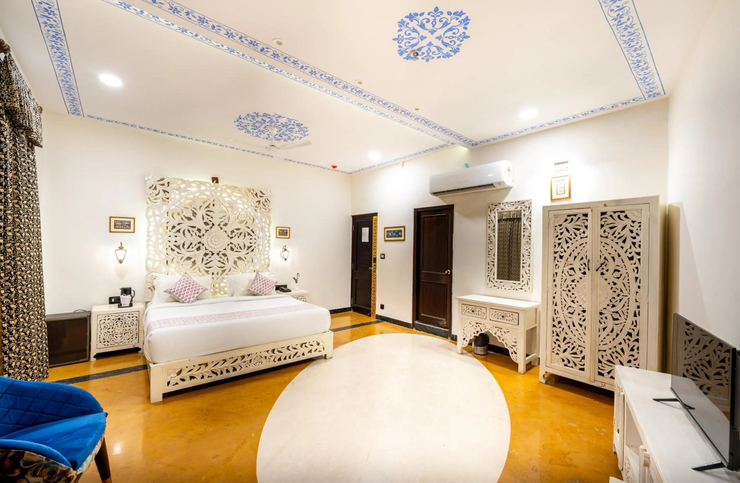 Photo of the whole room, Bed in The Chronicles - Near the Lake Pichola Udaipur