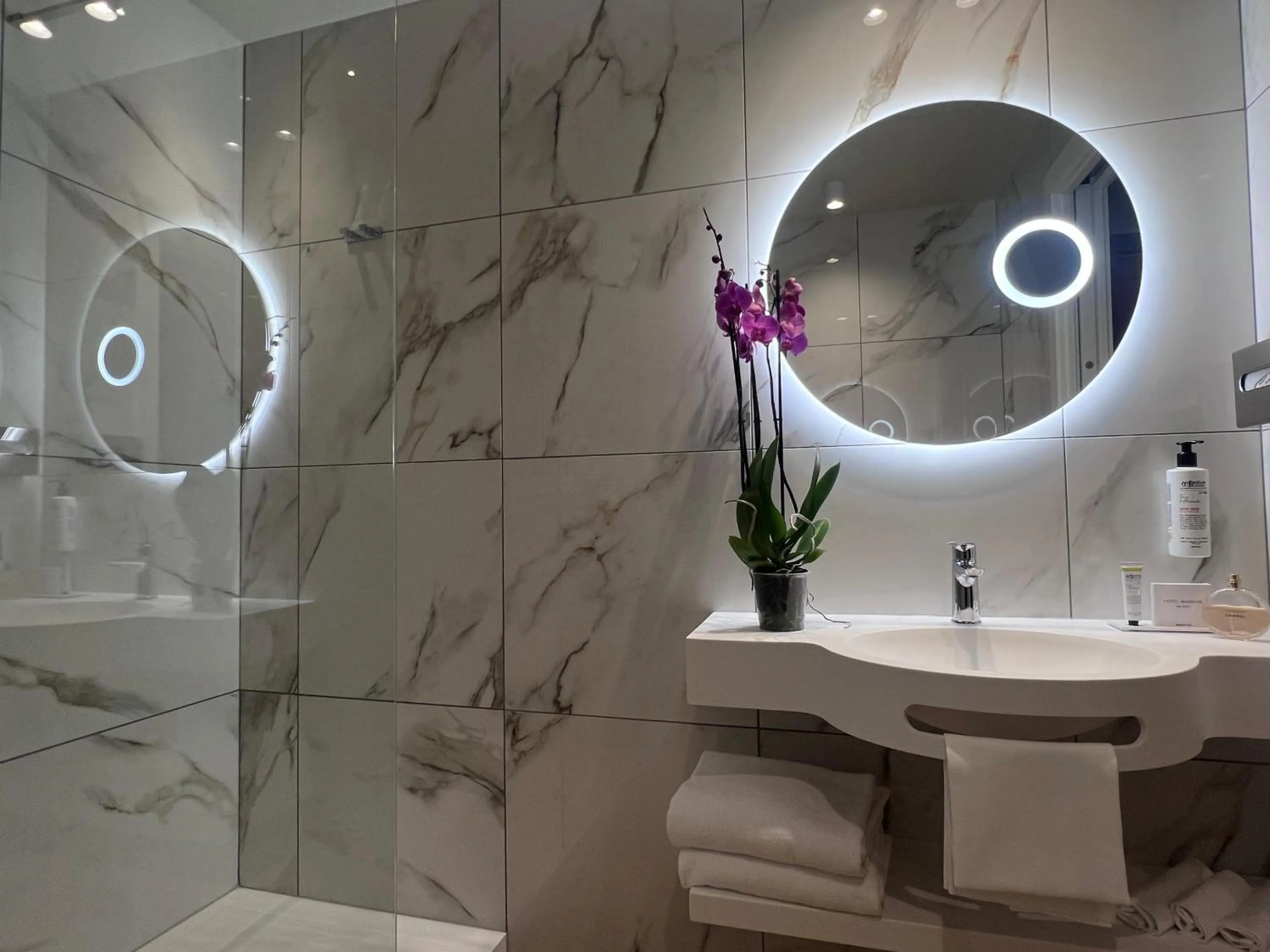 Bathroom in Best Western Madison Hotel