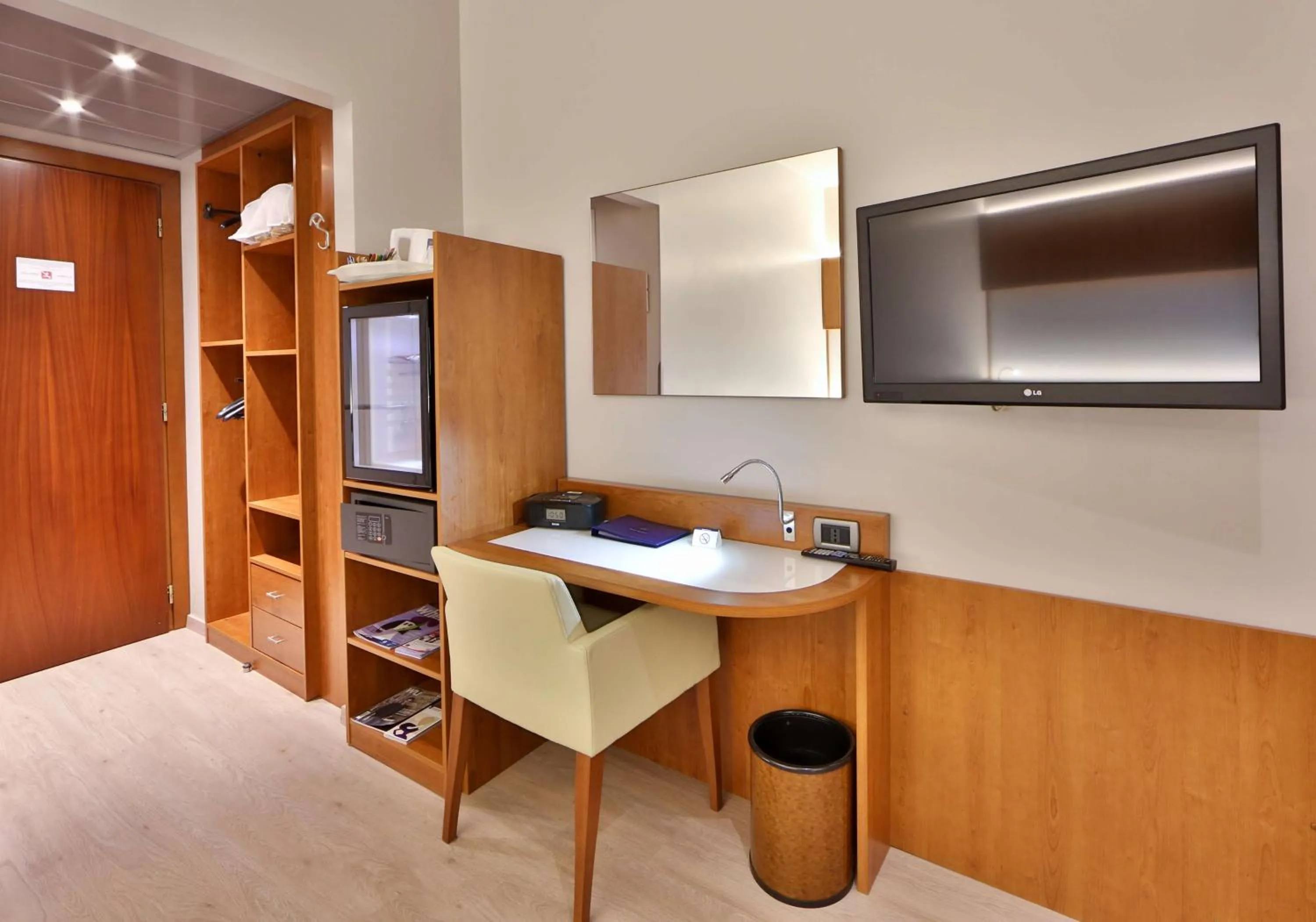 Bedroom in Best Western Madison Hotel