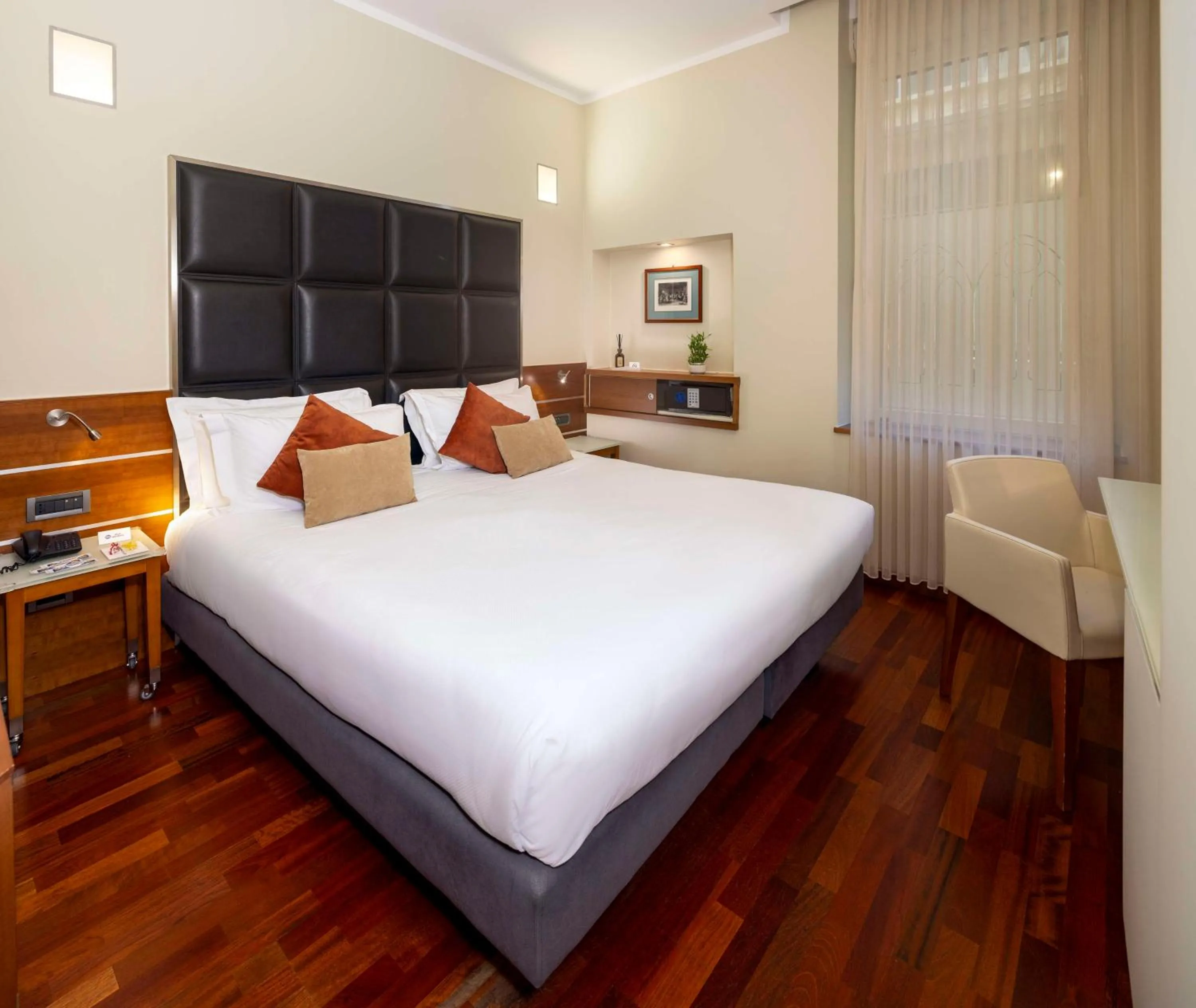 Bedroom, Bed in Best Western Madison Hotel