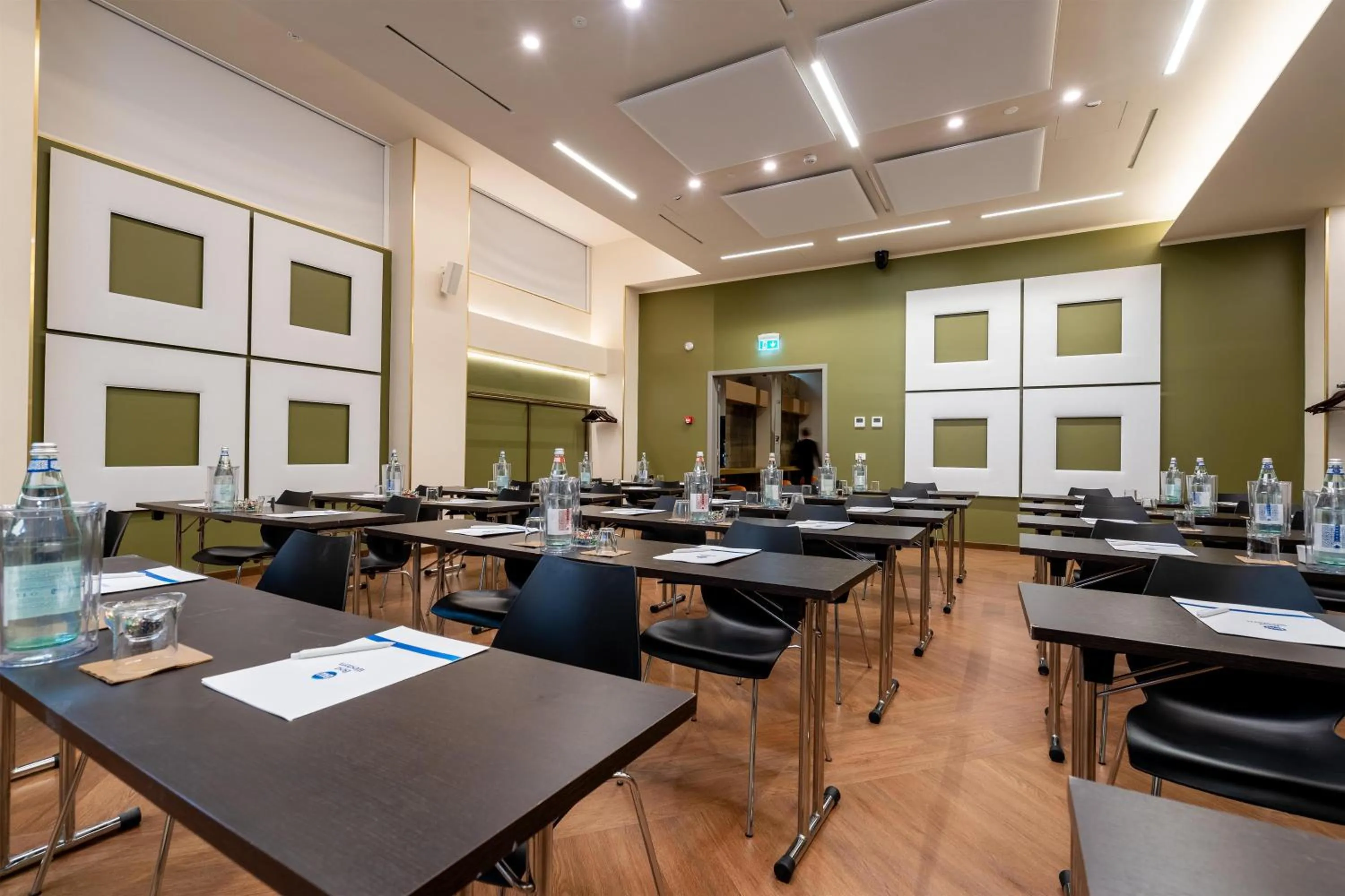 Meeting/conference room in Best Western Madison Hotel