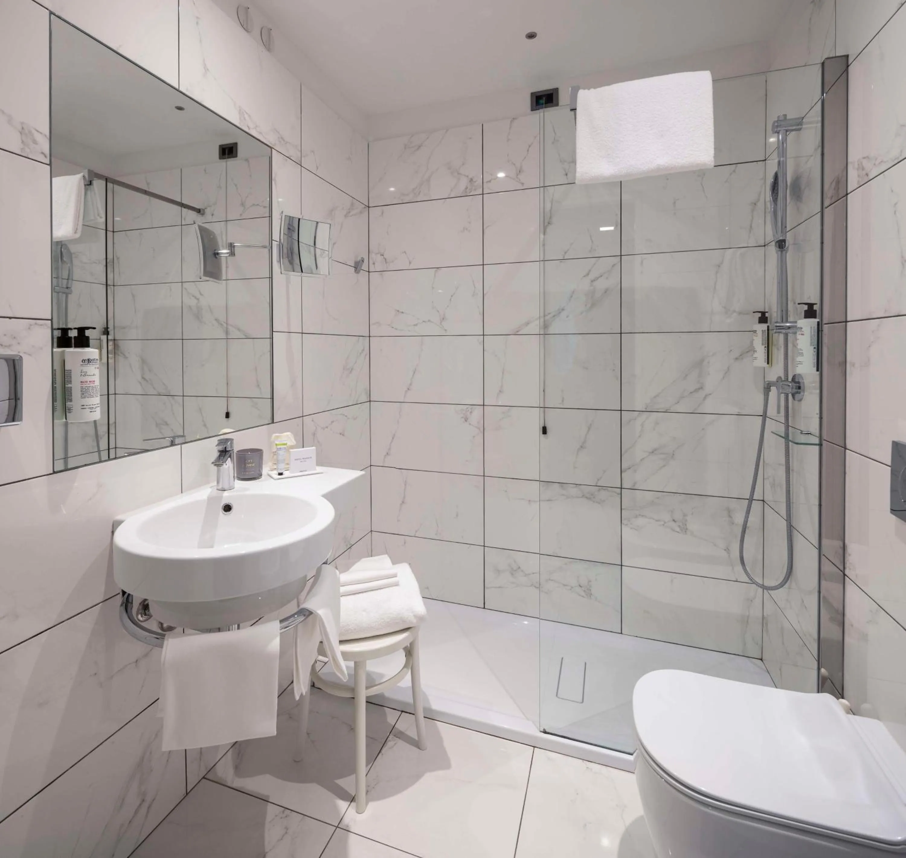 Bathroom in Best Western Madison Hotel