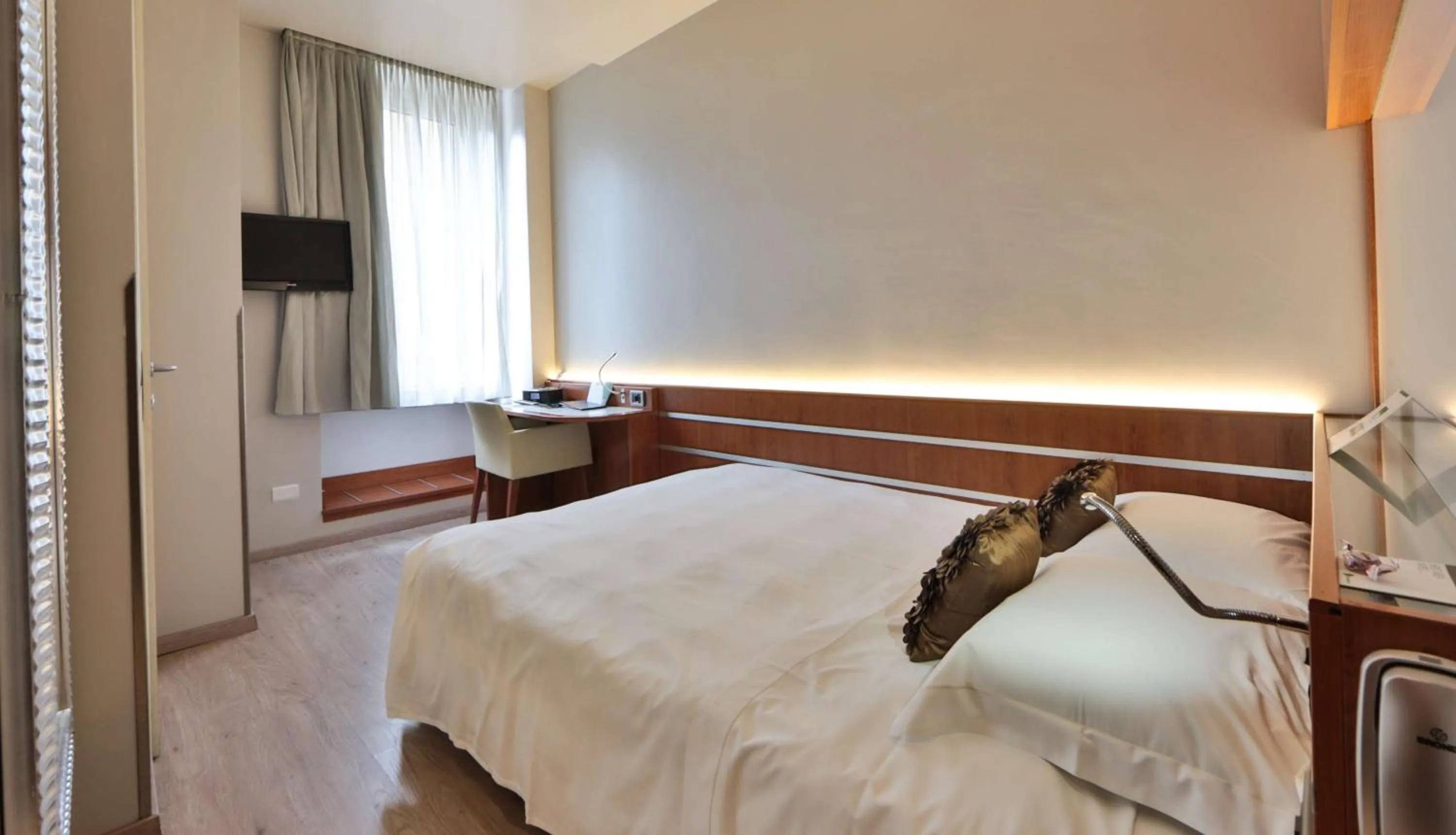 Bedroom, Bed in Best Western Madison Hotel