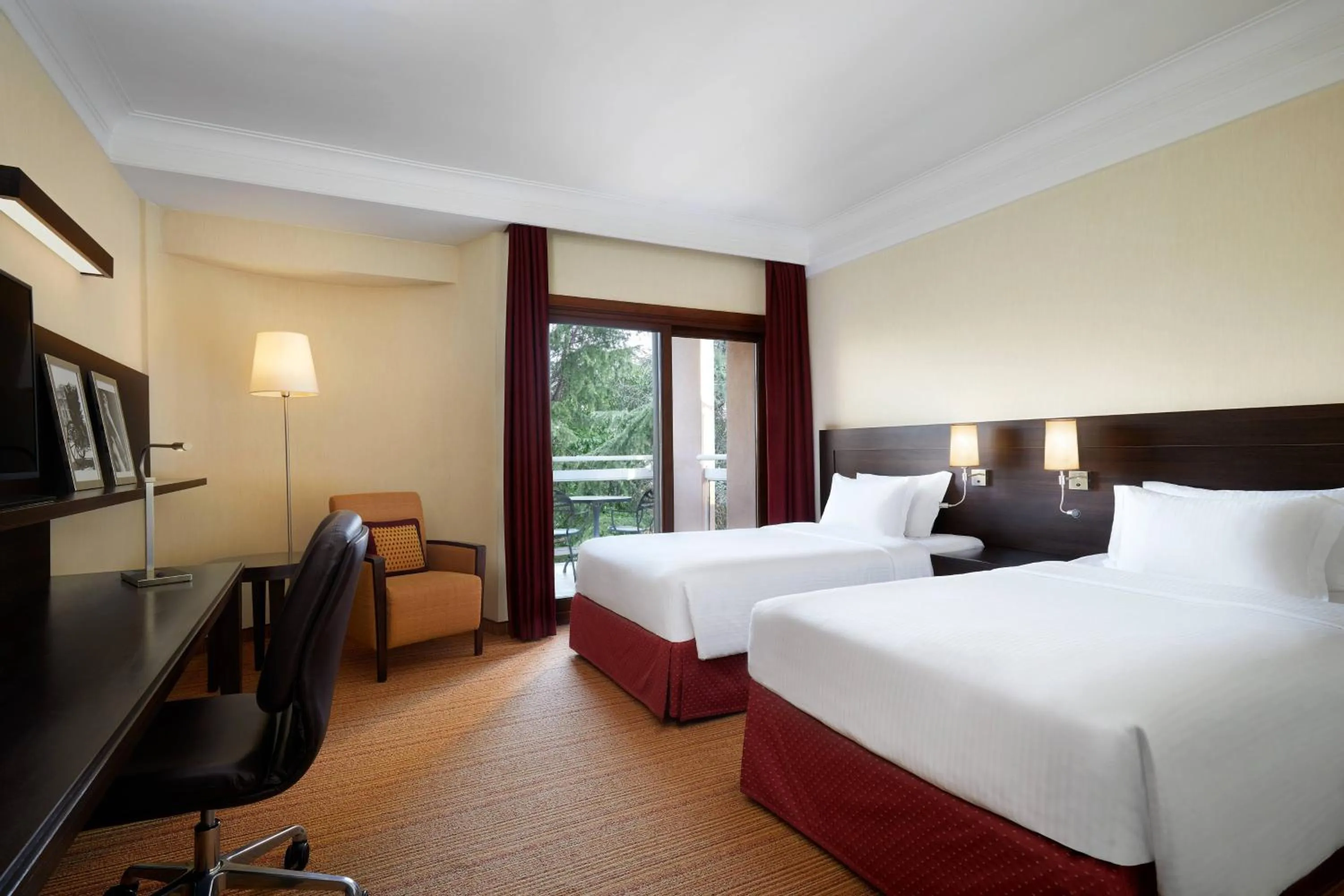 Photo of the whole room, Bed in Courtyard by Marriott Rome Central Park