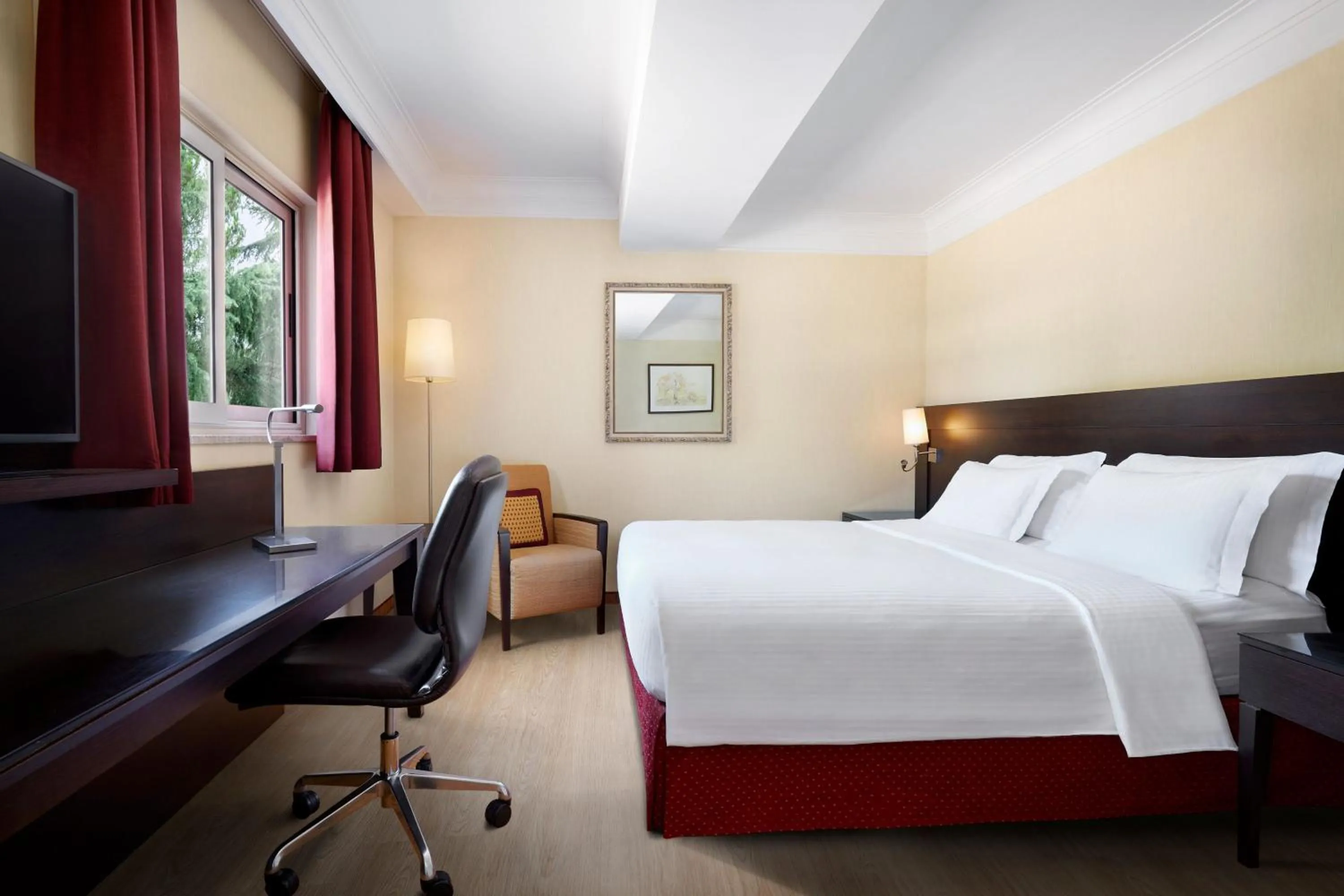 Bedroom, Bed in Courtyard by Marriott Rome Central Park