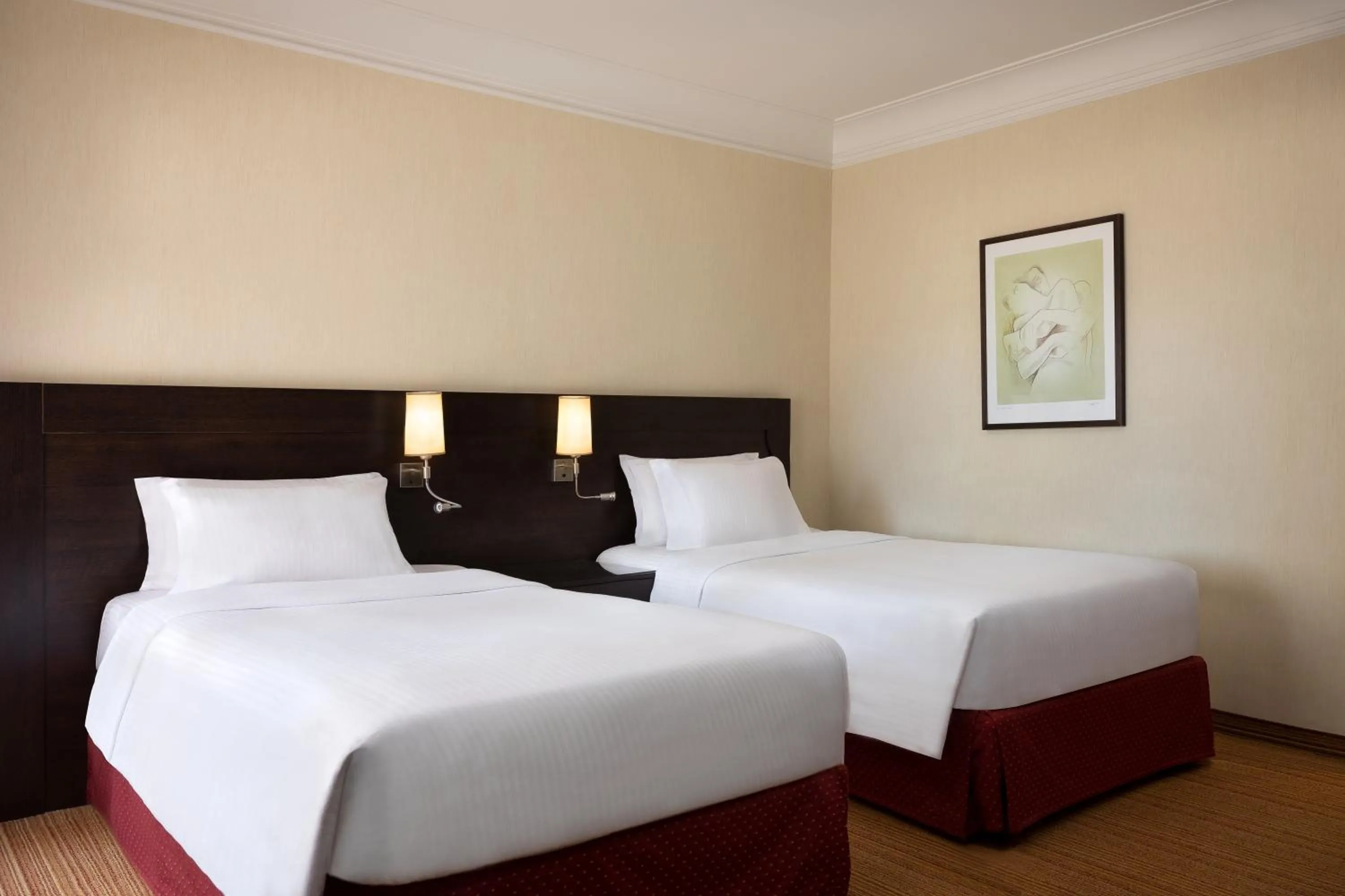 Bedroom, Bed in Courtyard by Marriott Rome Central Park