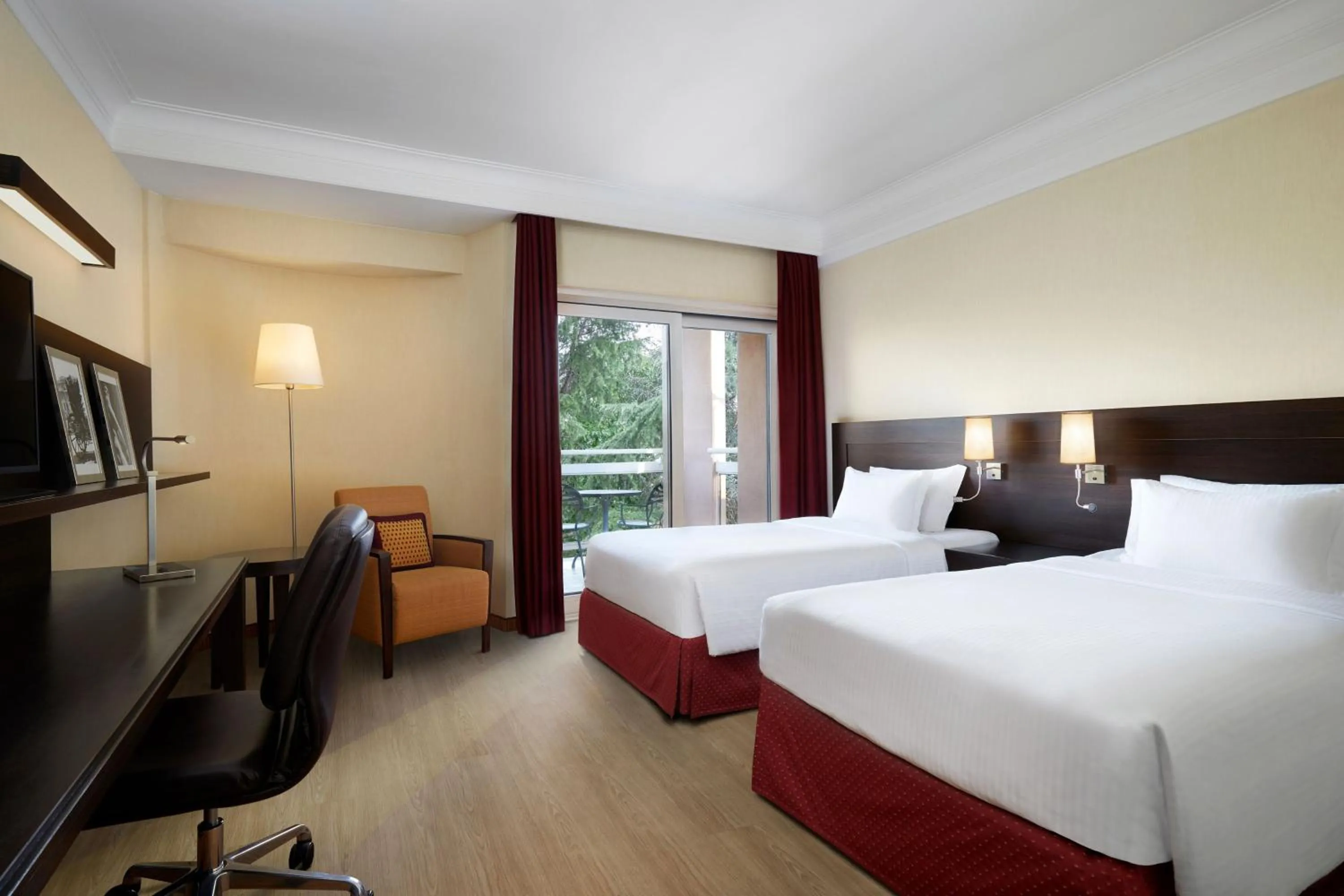 Bedroom, Bed in Courtyard by Marriott Rome Central Park