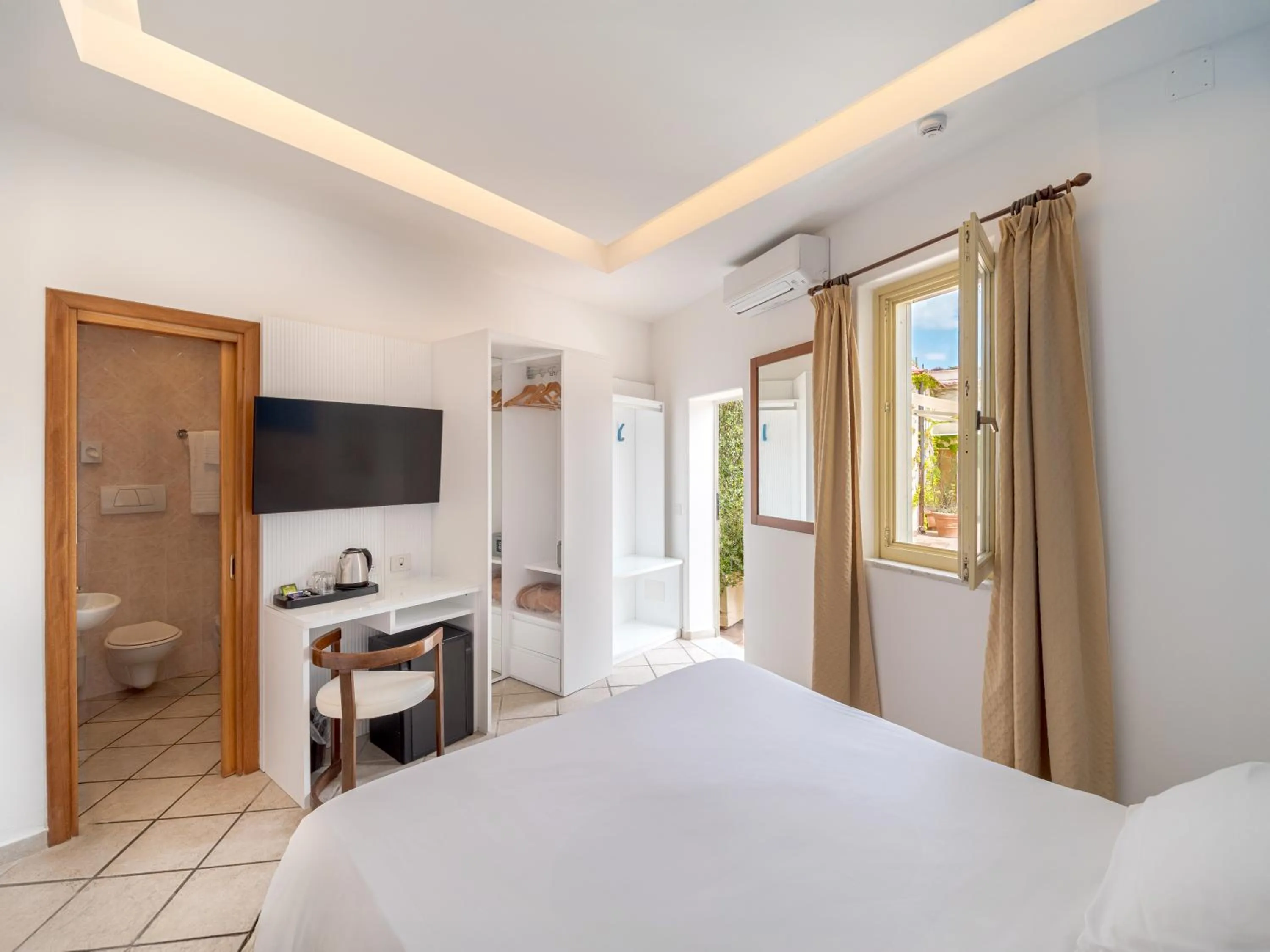 Bedroom, Bed in Hotel Cristina