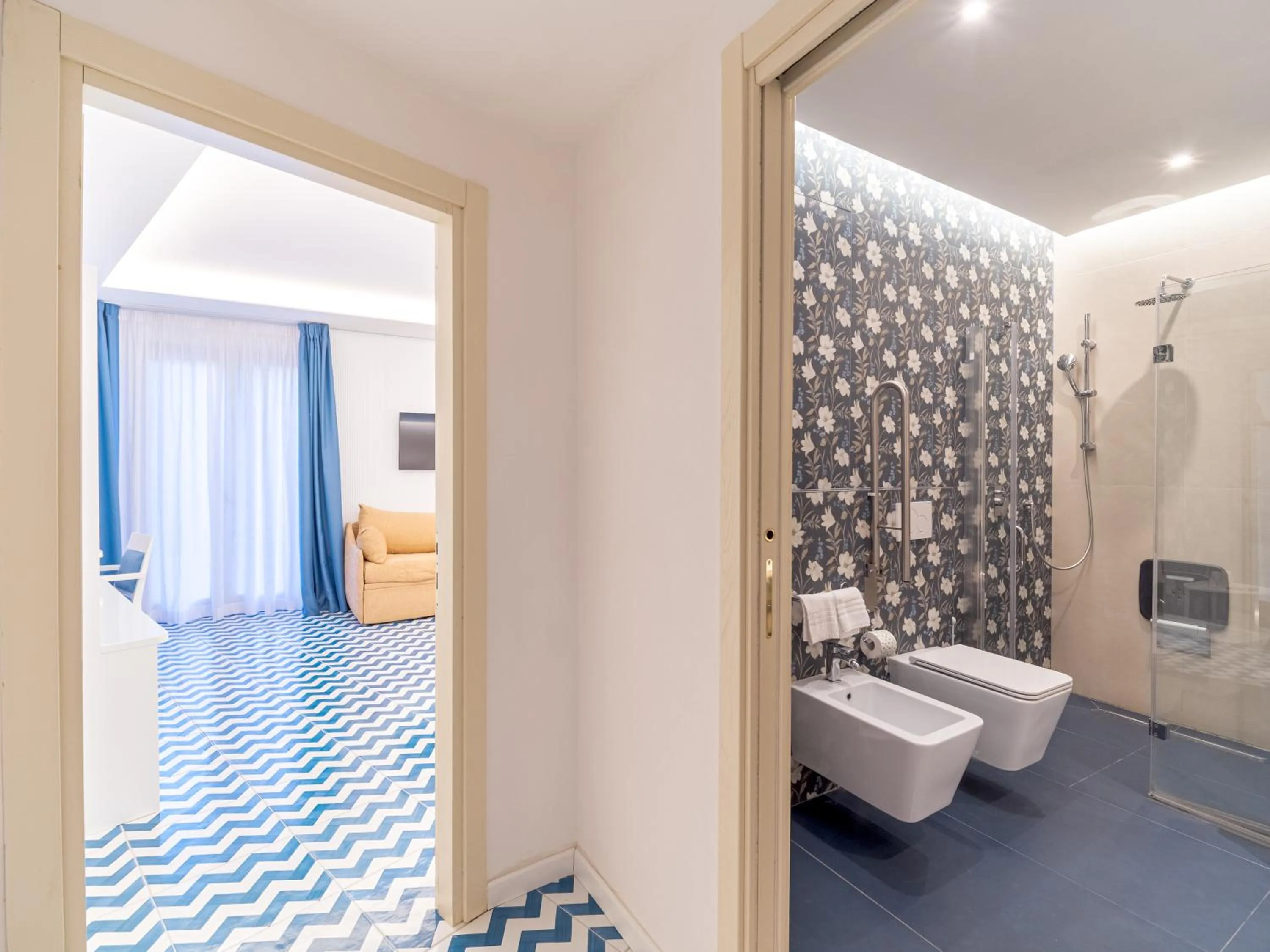 Shower in Hotel Cristina