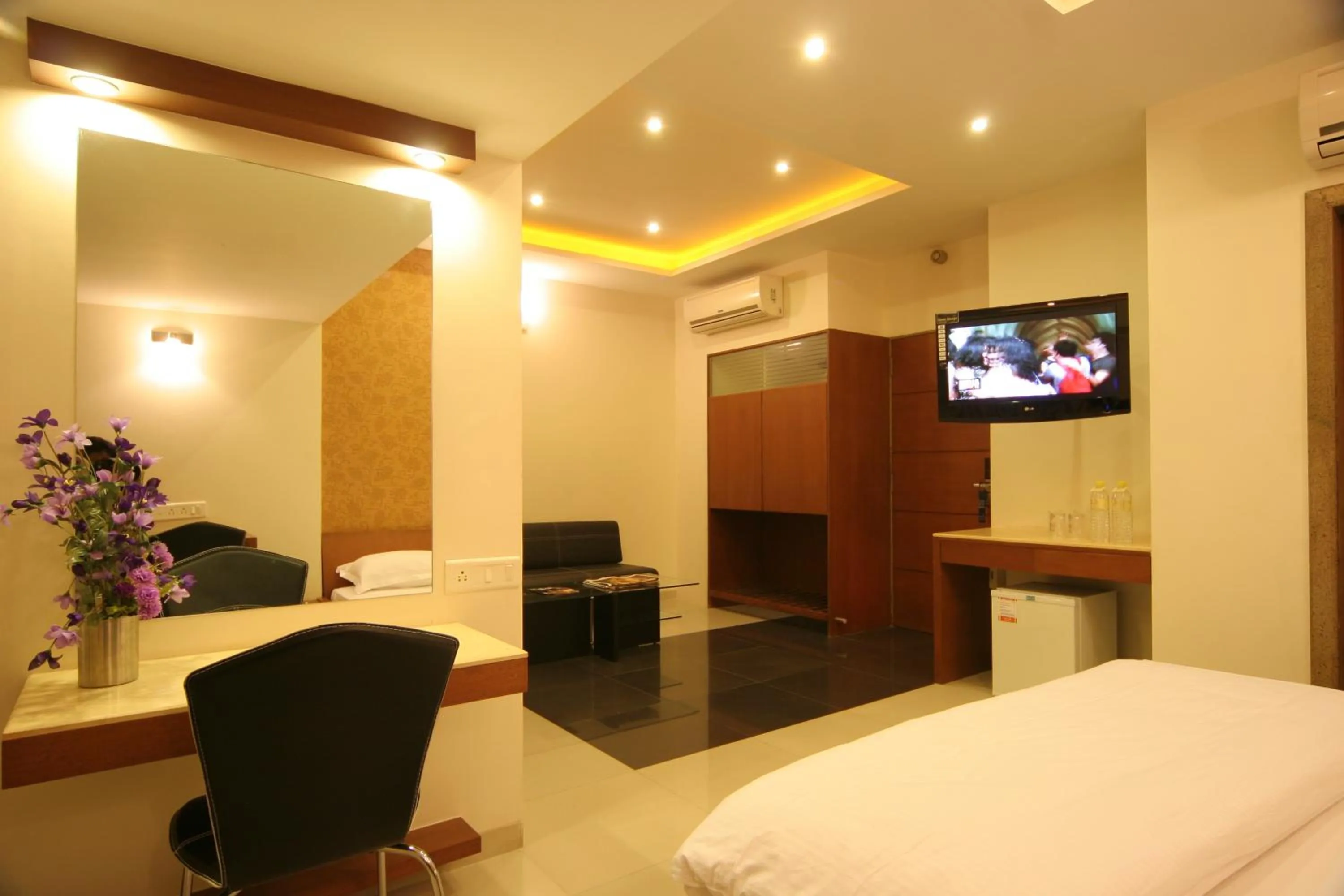 Living room, Bed in Pride Biznotel Alkapuri Near Vadodara Airport