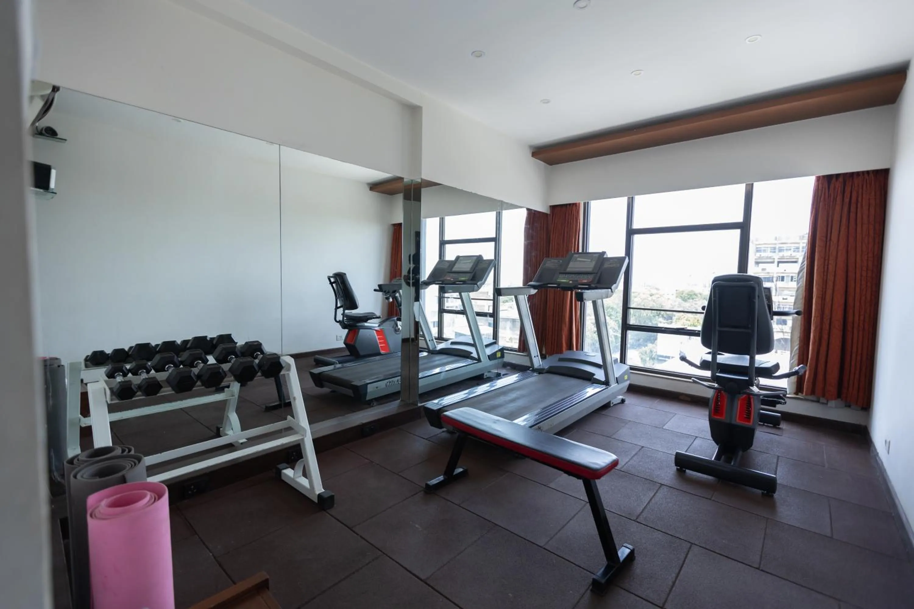 Pride Biznotel Alkapuri Near Vadodara Airport