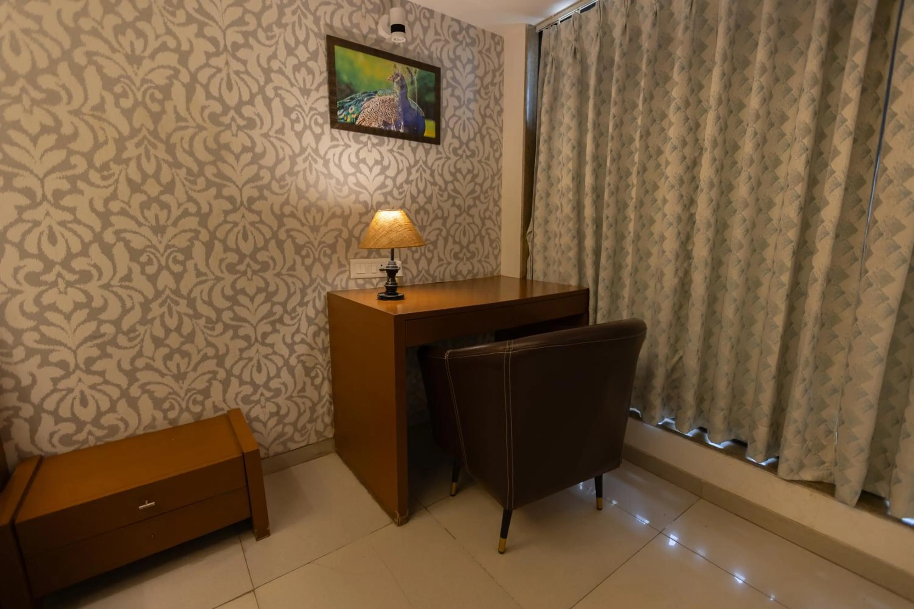 Pride Biznotel Alkapuri Near Vadodara Airport